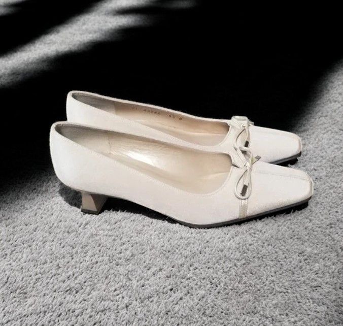 Stuart Weitzman Stuart Weitzman French Kitten Heel Shoes Size 4.5B Size US 4.5 / IT 34.5 - 2 Thumbnail