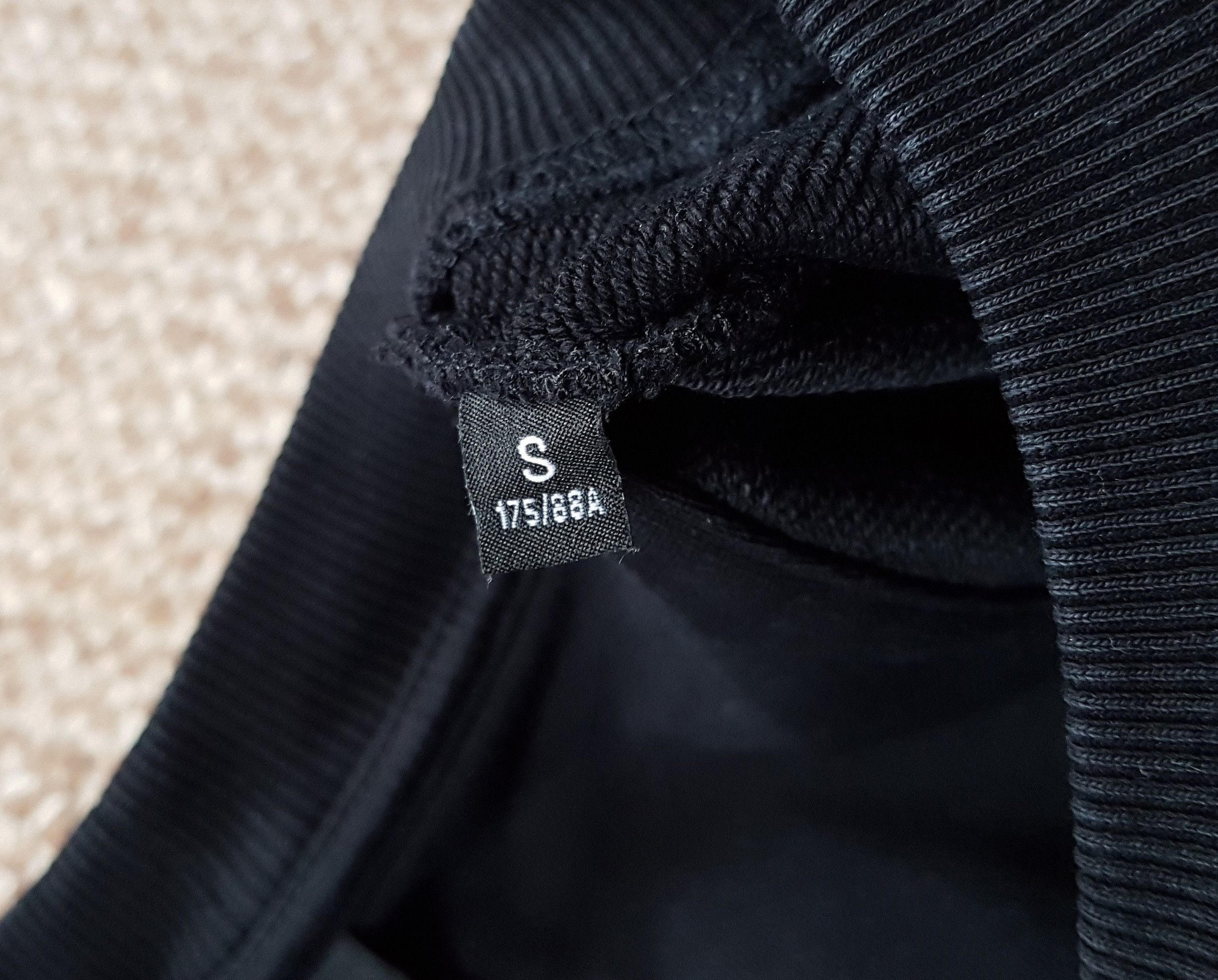Versace Versace Versus Embroidered Pin Sweatshirt Black sz S Size US S / EU 44-46 / 1 - 8 Thumbnail