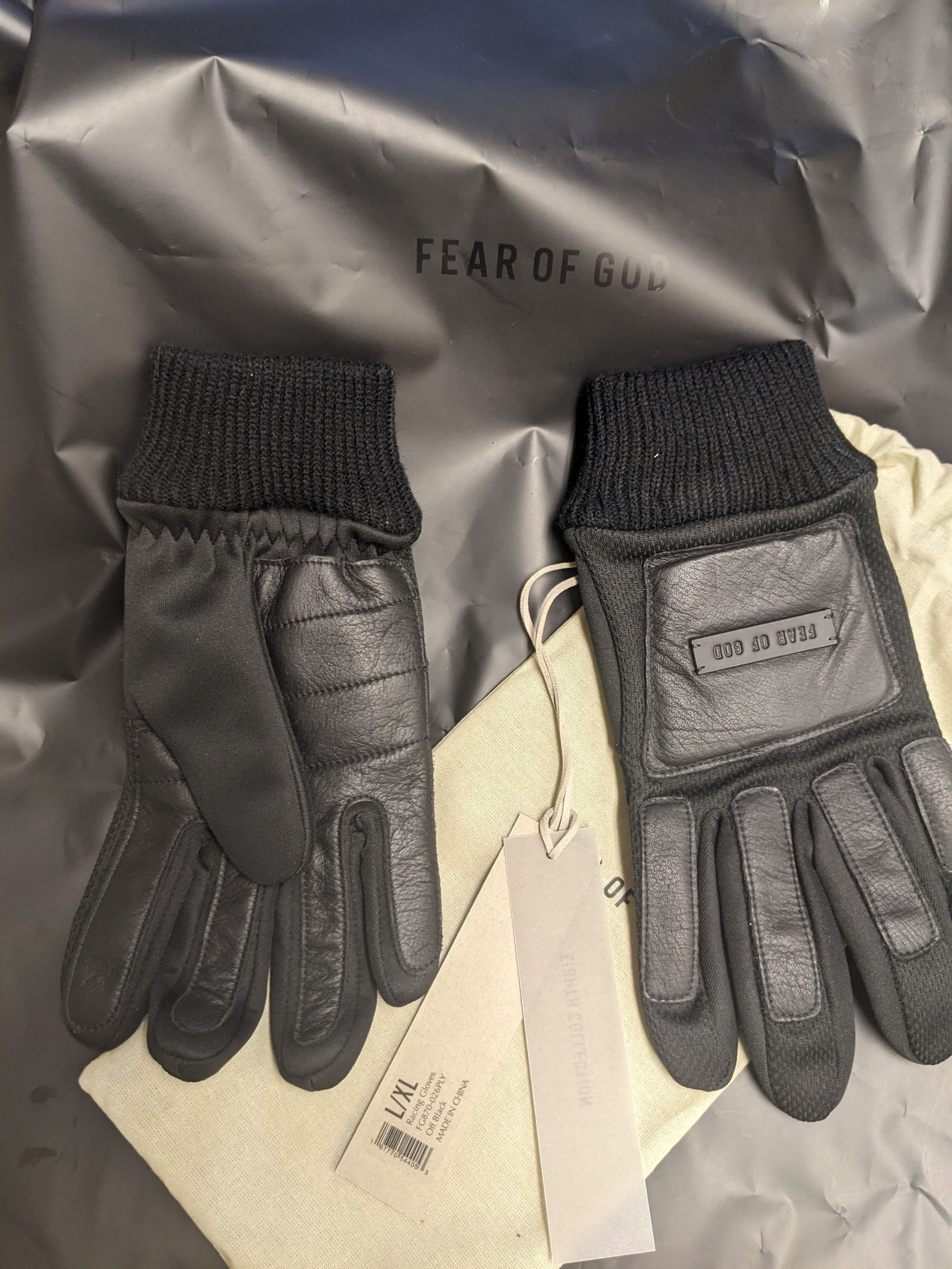 Fear of God Fear of God Goalkeeper Gloves in Black size L/XL | Grailed