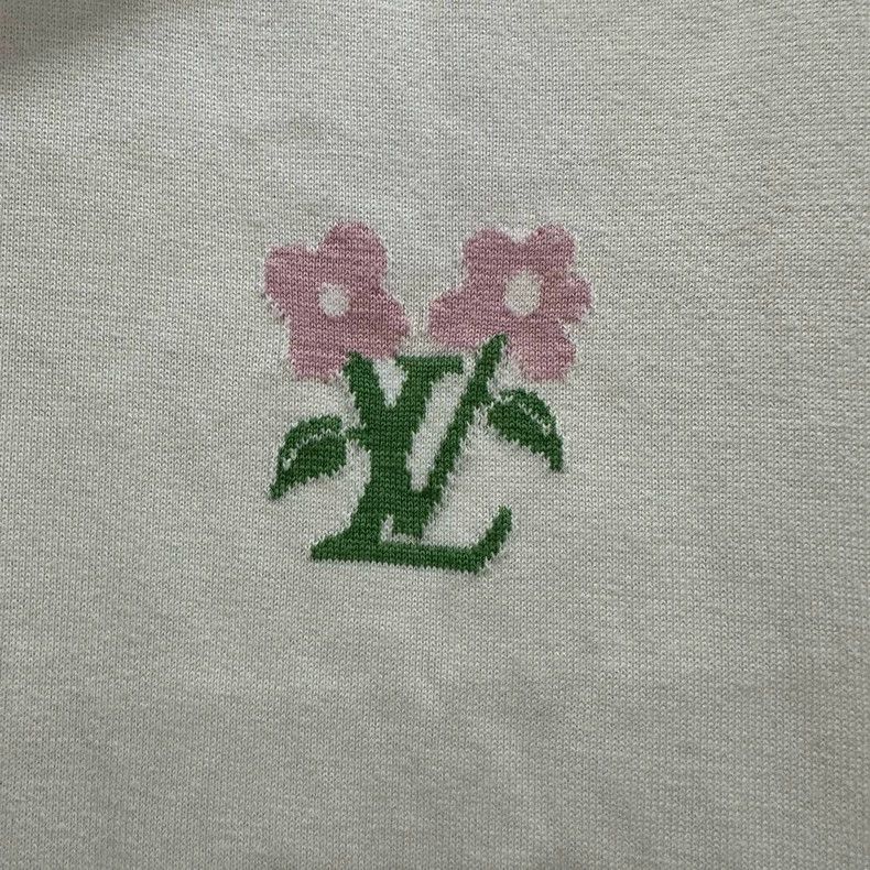 Louis Vuitton Louis Vuitton size 4l Flower letter logo white knit short s Size US M / EU 48-50 / 2 - 6 Thumbnail