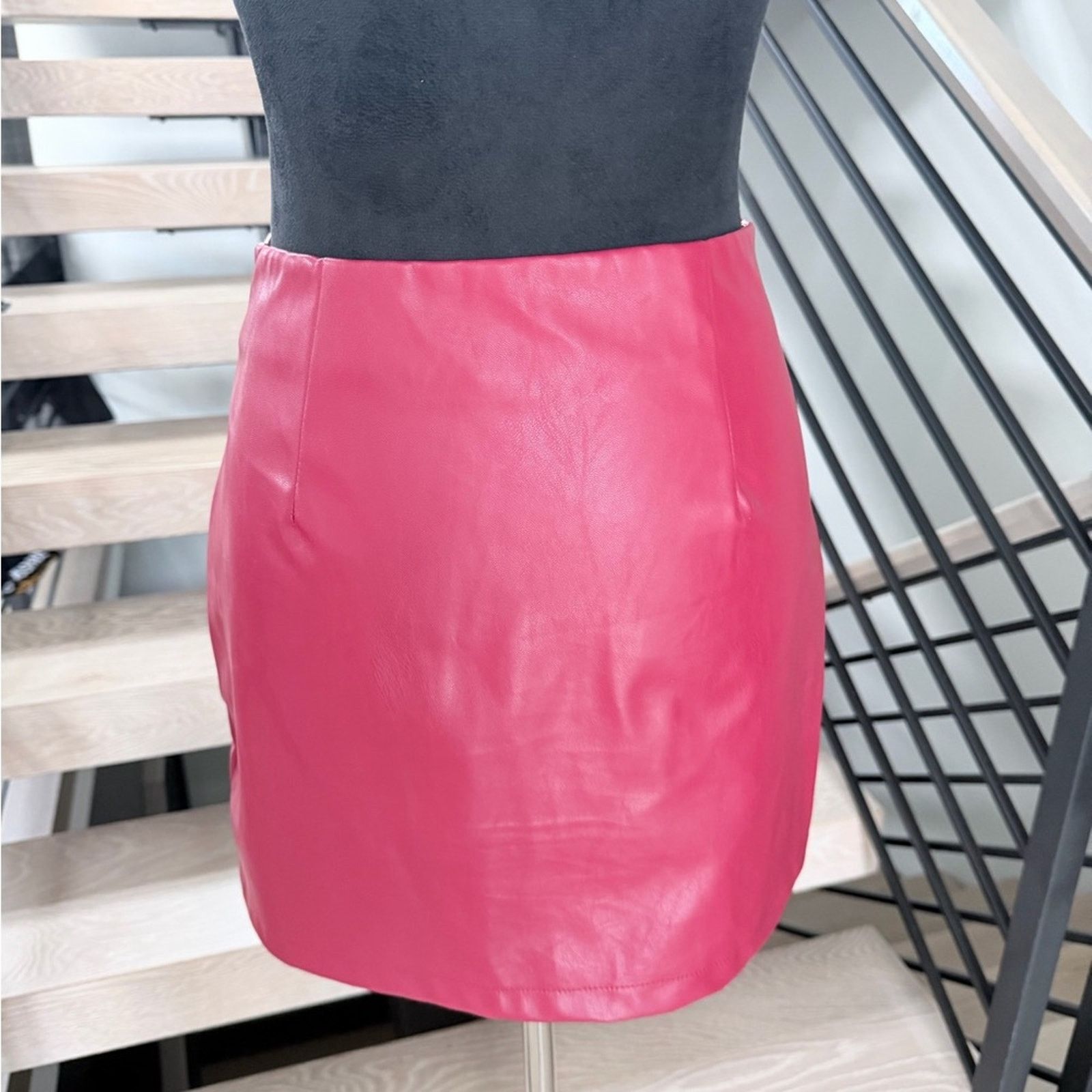 Other New Y2K Elegant Red Women's Faux Leather Skirt size S Size 27" / US 4 / IT 40 - 9 Thumbnail