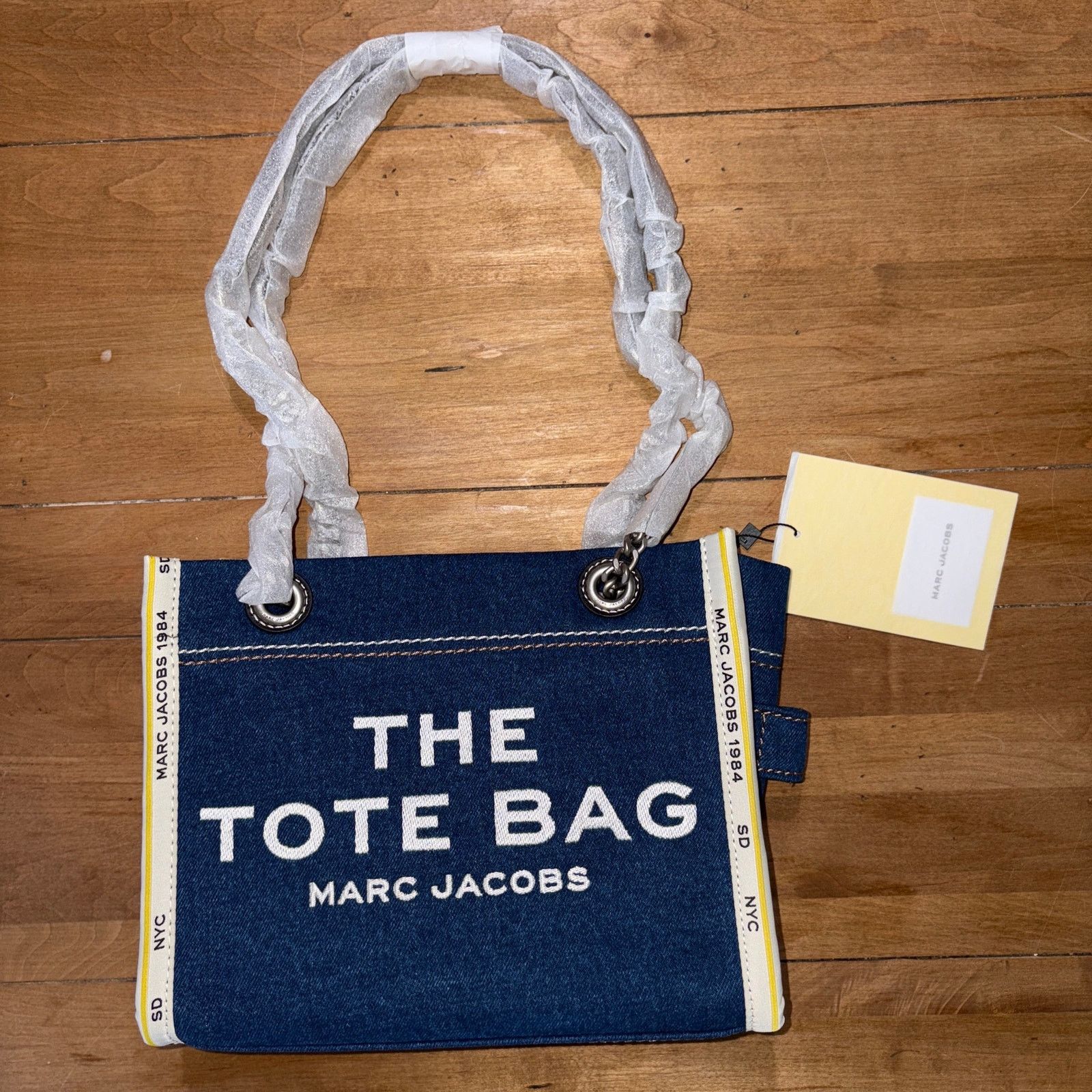 Marc Jacobs NWT Marc Jacobs The Denim Chain Small Tote Bag - Dark Wash Size ONE SIZE - 6 Thumbnail
