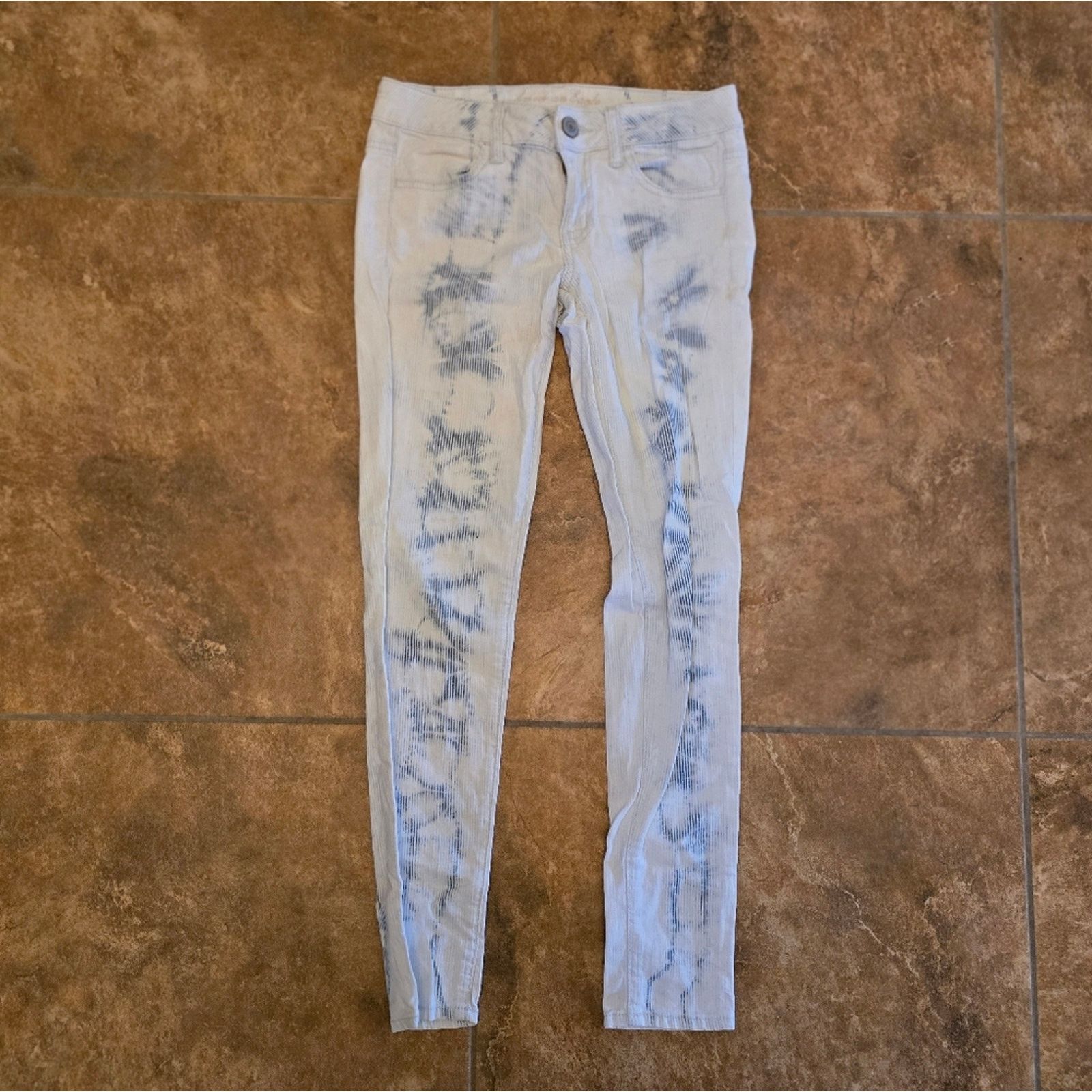 American Eagle Outfitters White Denim Lined | AEO | Distressed Jean Size 27" / US 4 / IT 40 - 1 Thumbnail