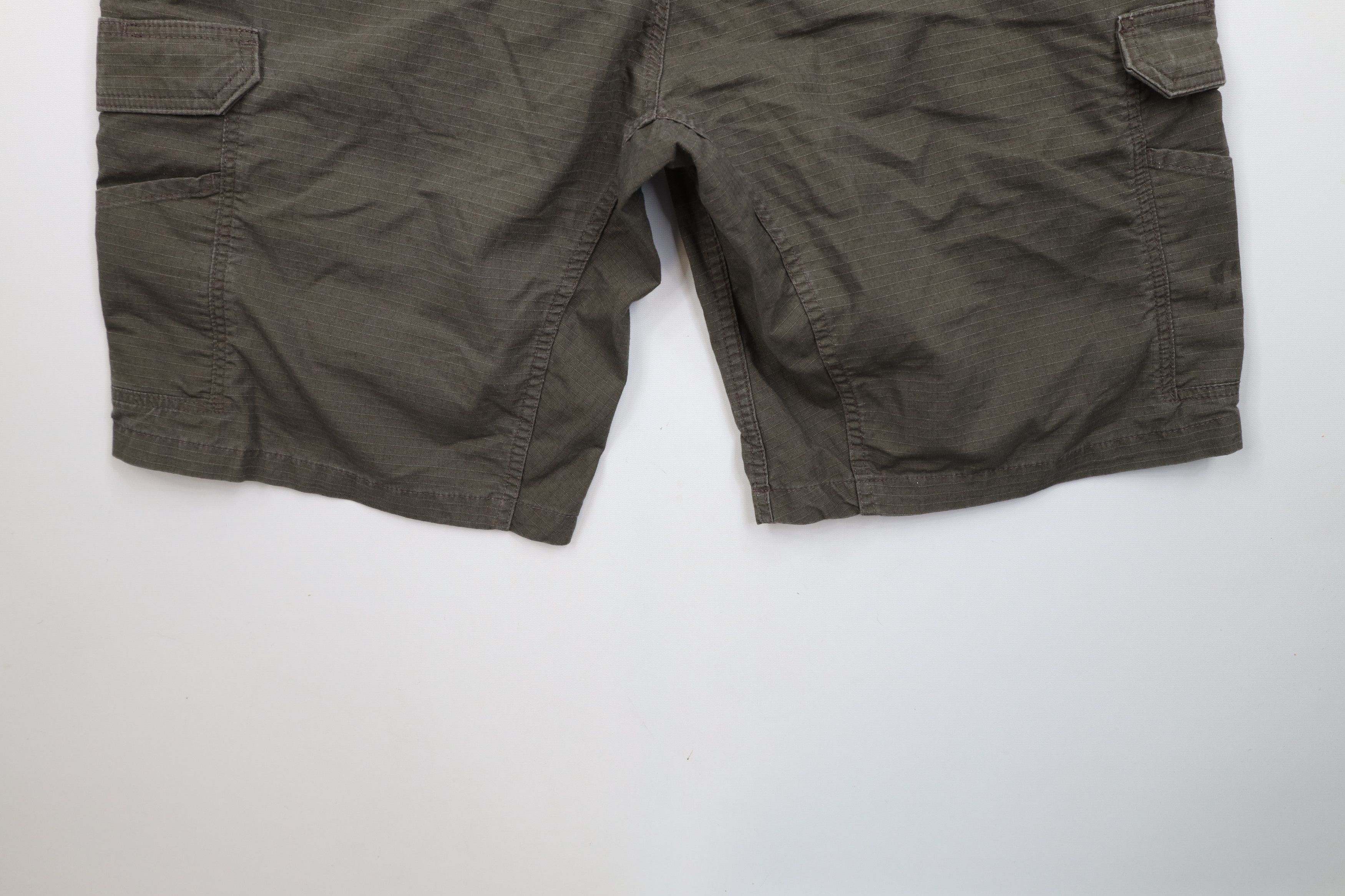 Carhartt × Vintage Vintage Y2K Carhartt Relaxed Fit Ripstop Cargo Shorts Green Size US 44 / EU 60 - 13 Thumbnail