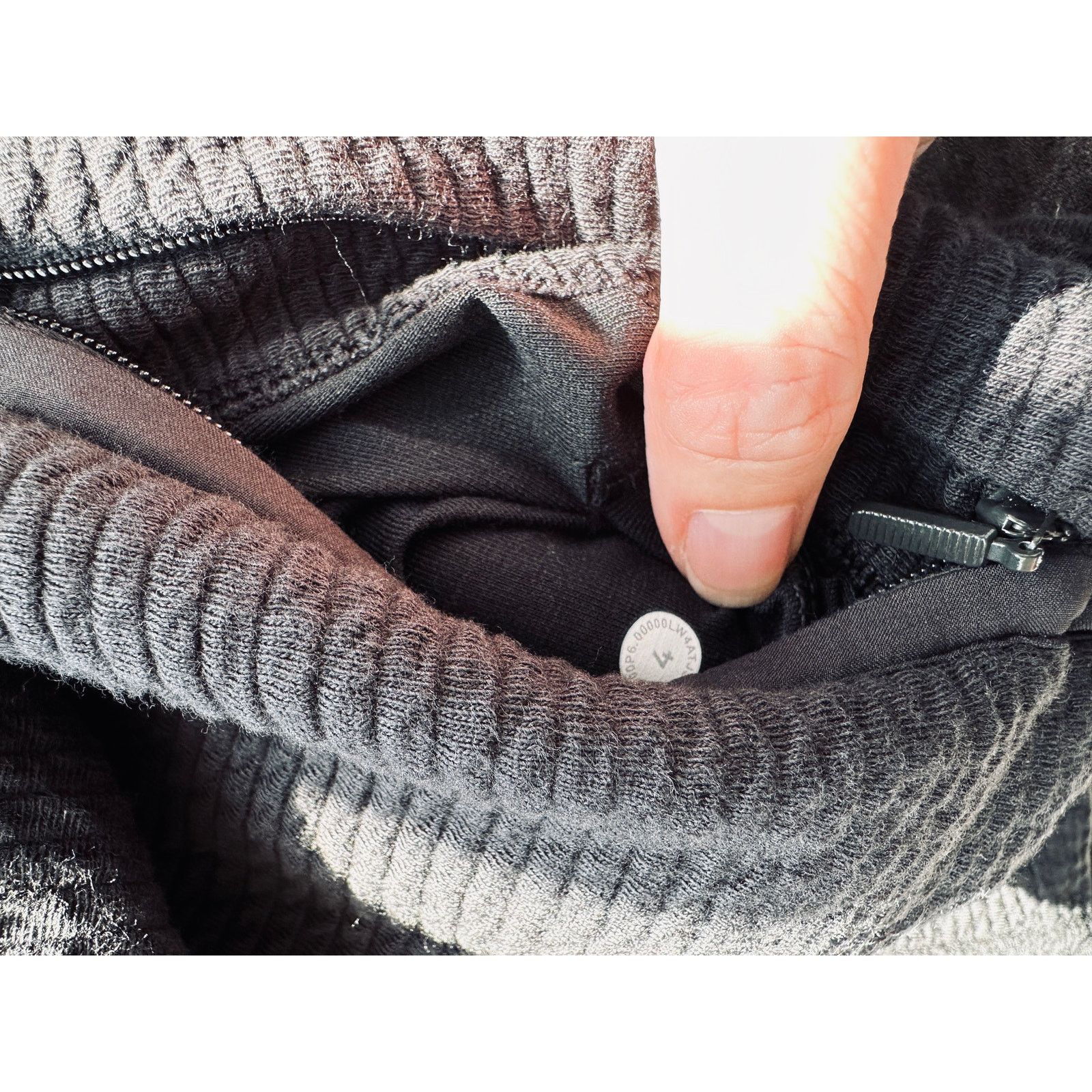 Lululemon Lululemon Black On Repeat Ribbed Long Sleeve Bomber Jacket 4 Size S / US 4 / IT 40 - 8 Thumbnail