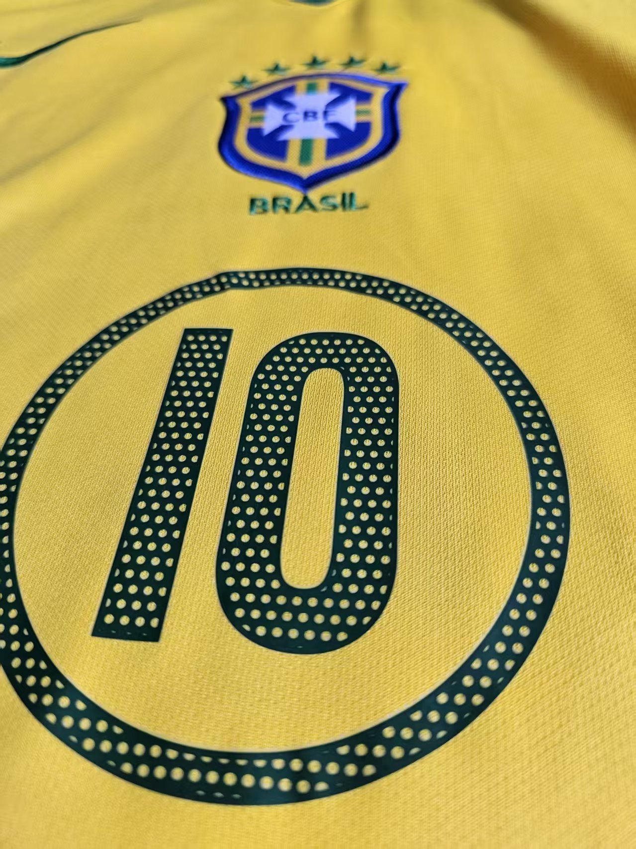 Other 2004 Braz #10 Ronaldinho Jersey Size US S / EU 44-46 / 1 - 4 Thumbnail
