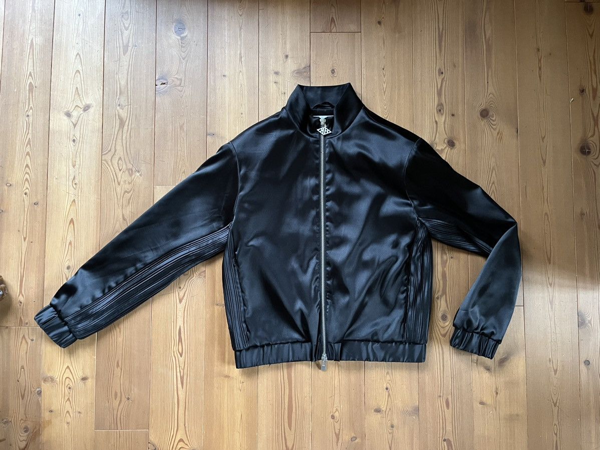 Han Kjobenhavn Satin Track Top Blouson Jacket Plissé Black Size US L / EU 52-54 / 3 - 2 Thumbnail