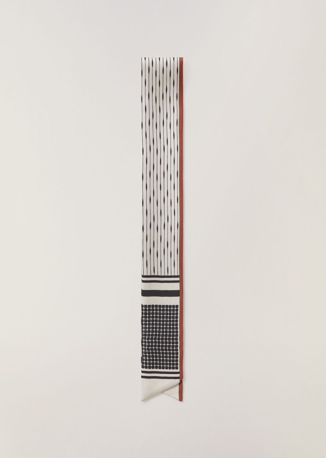 o1srvl11e0824 Size: OS / Galleria Neck Scarf in Multicolor