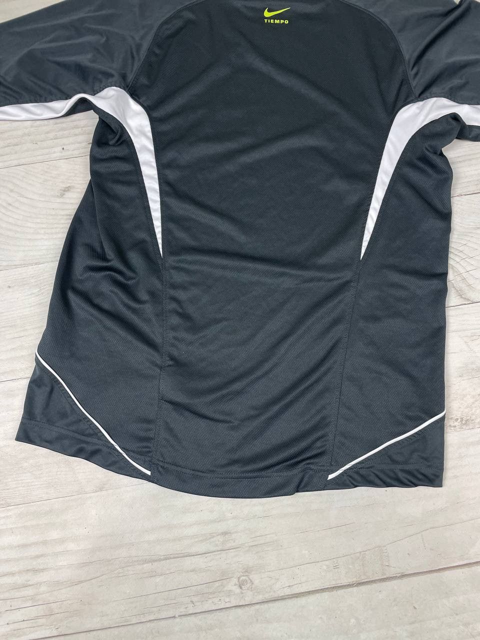Nike Vintage Nike Tiempo Swoosh 00s Training T Shirt Y2K Size US M / EU 48-50 / 2 - 8 Thumbnail