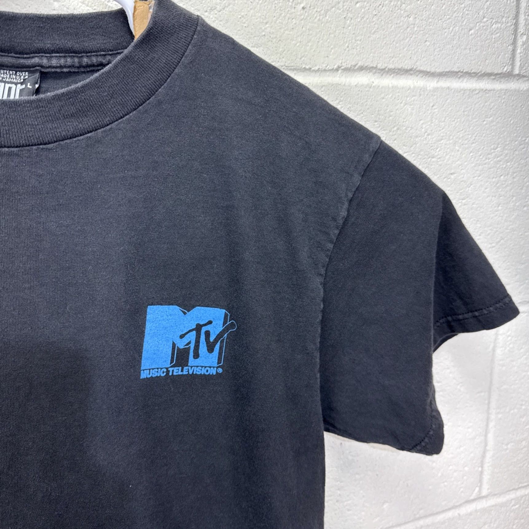 Vintage VINTAGE Giant MTV World Peace T-Shirt Black Large Graphic Print Music Television Mens Size US L / EU 52-54 / 3 - 7 Thumbnail