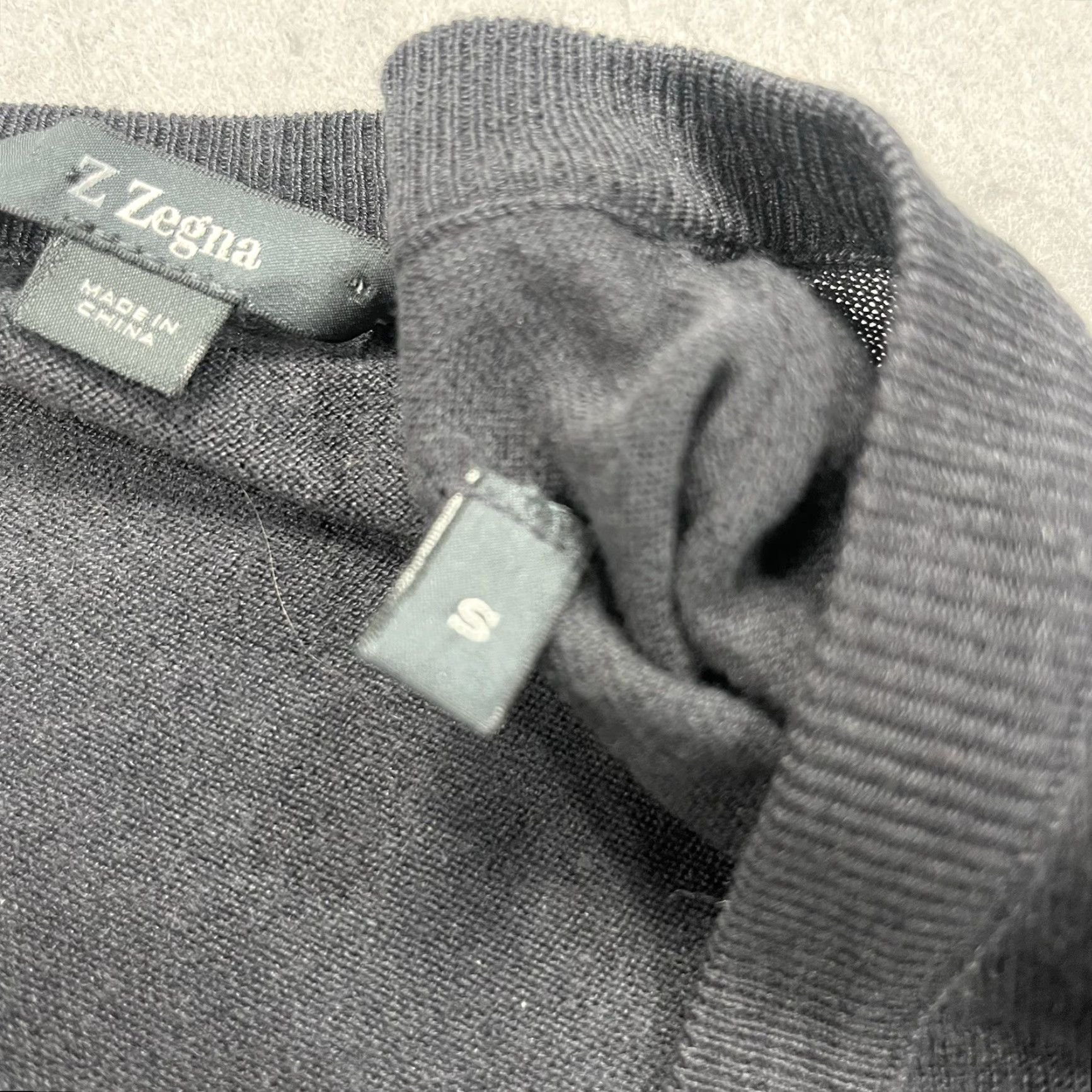 Ermenegildo Zegna Ermenegildo Zegna Sweater Mens Small Gray V Neck Silk Wool Blend Pullover Size US S / EU 44-46 / 1 - 7 Thumbnail