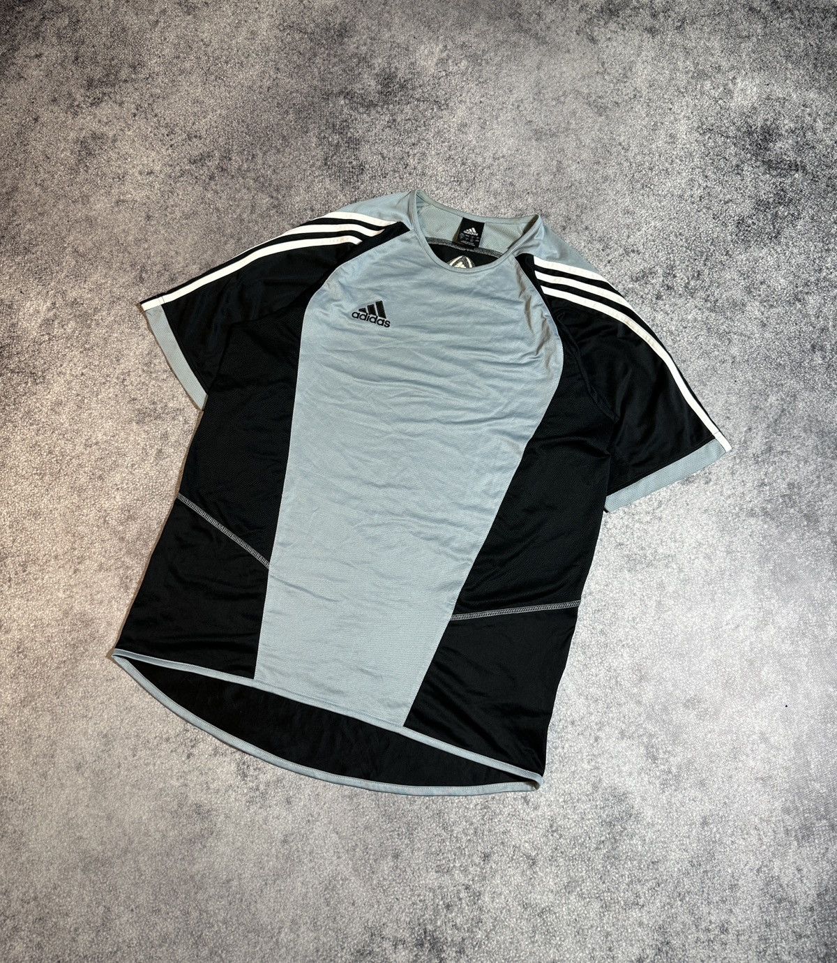 Adidas × Vintage Y2k vintage adidas t-shirt logo Streetwear rare hype L USA Size US L / EU 52-54 / 3 - 1 Thumbnail