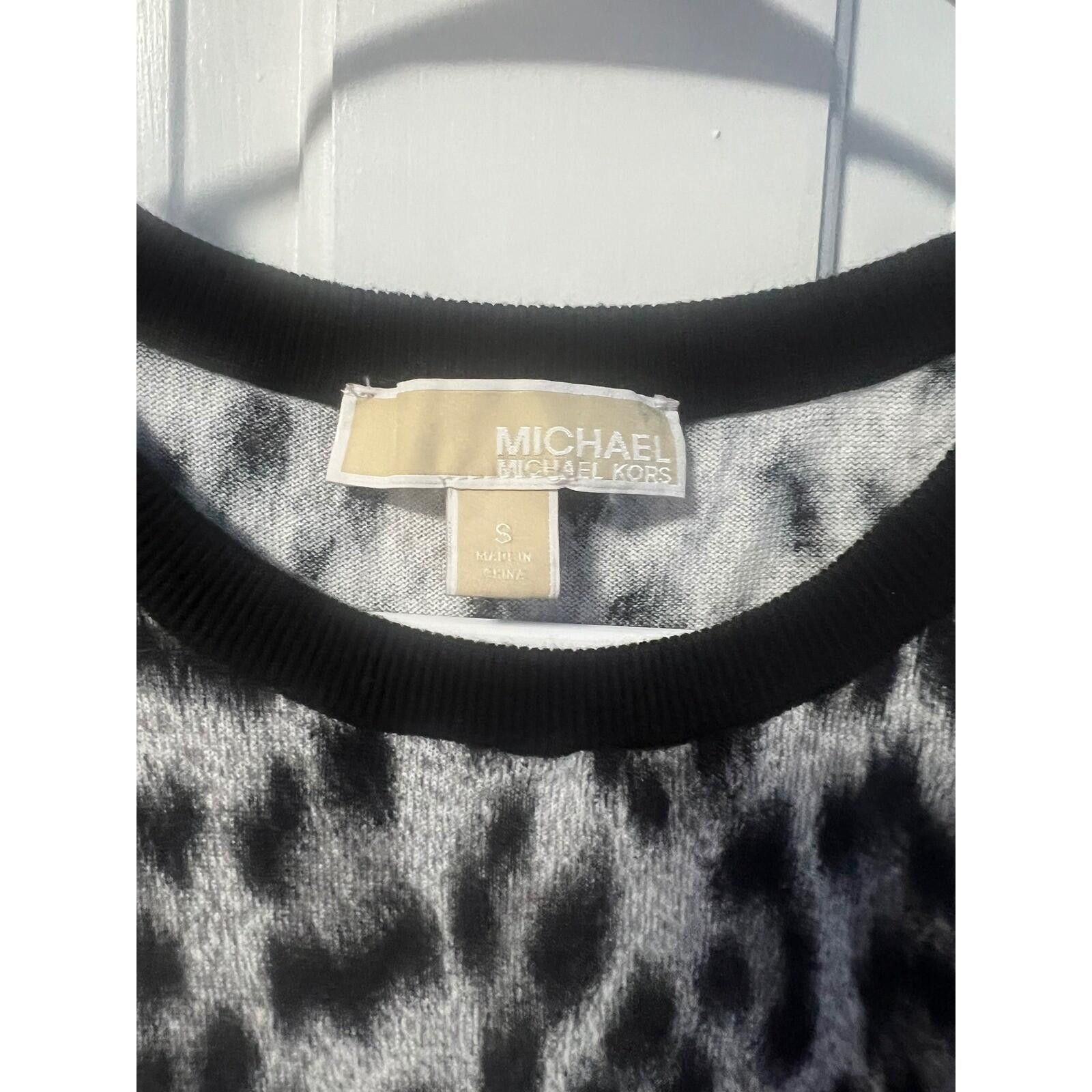 Michael Kors Michael Kors Leopard Cold Shoulder Sweater Womens S Grey Size S / US 4 / IT 40 - 2 Thumbnail