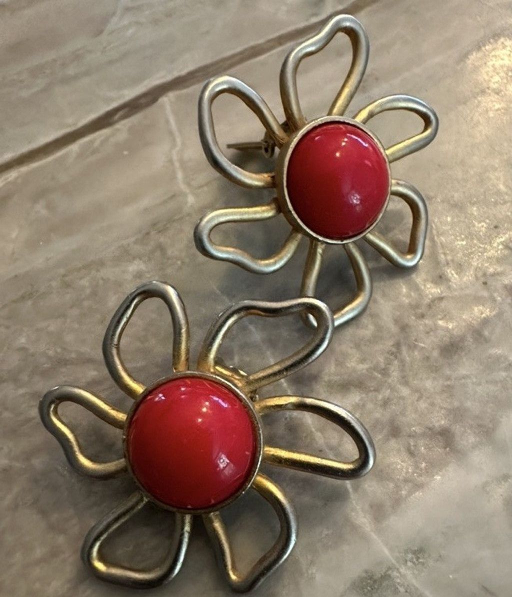 The Unbranded Brand Vintage France Marked Carol Dauplaise Goldtn Clip Earring Fl Size ONE SIZE - 1 Thumbnail