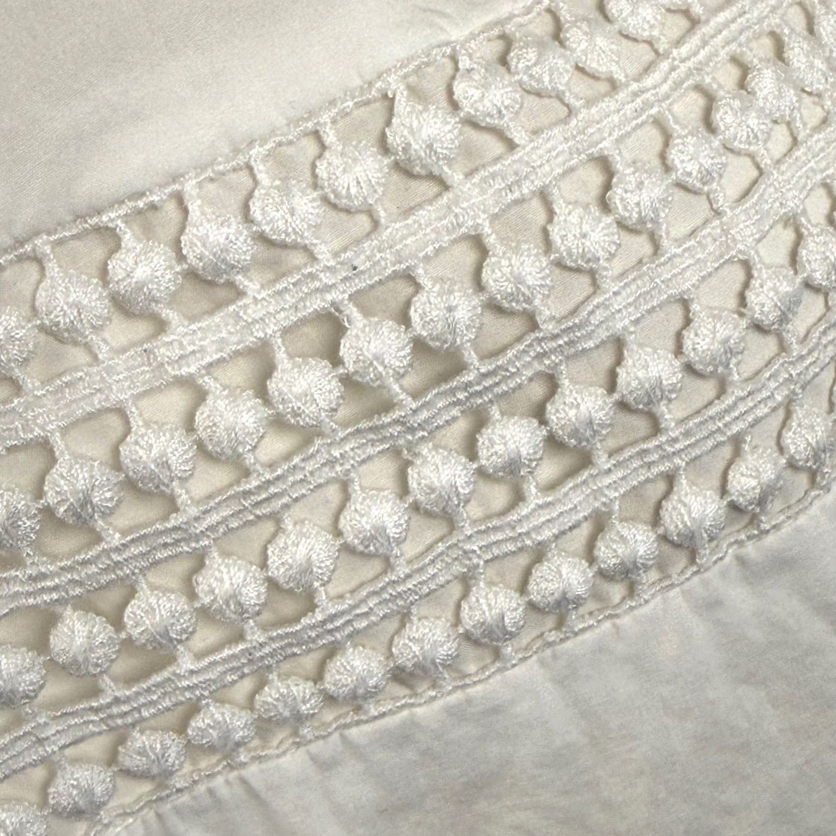 Tommy Hilfiger Tommy Hilfiger Blouse White Sleeveless Top Round Neck Lace Pom Pom Trim Womens L Size L / US 10 / IT 46 - 6 Thumbnail