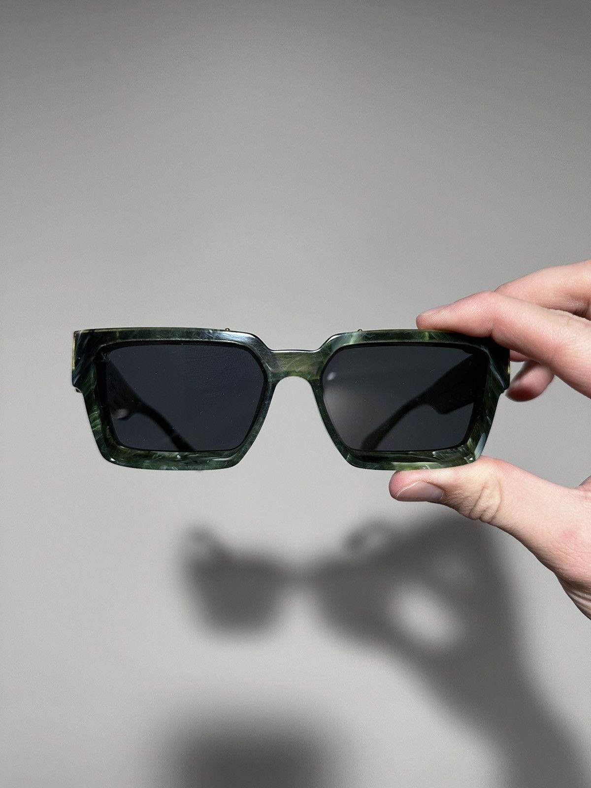 Louis Vuitton Louis Vuitton Virgil Green Marble 1.1 Millionaires Sunglass Size ONE SIZE - 11 Thumbnail