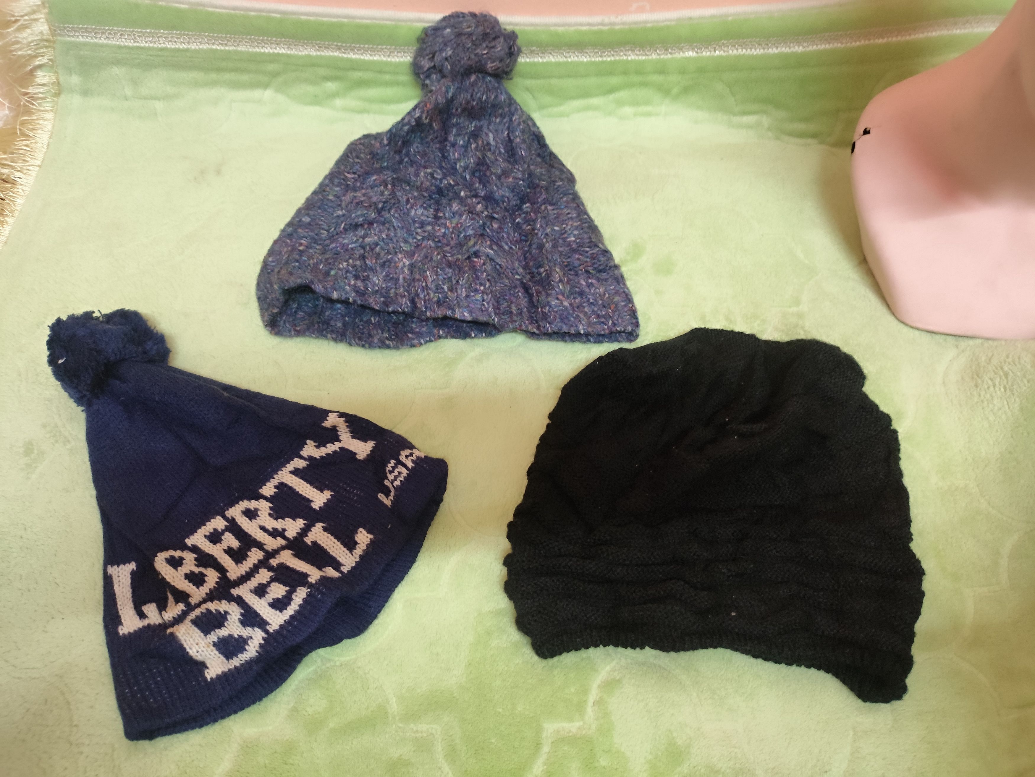 Vintage 3 Pieces Combos Beanie Streetwear Collections Size ONE SIZE - 1 Thumbnail