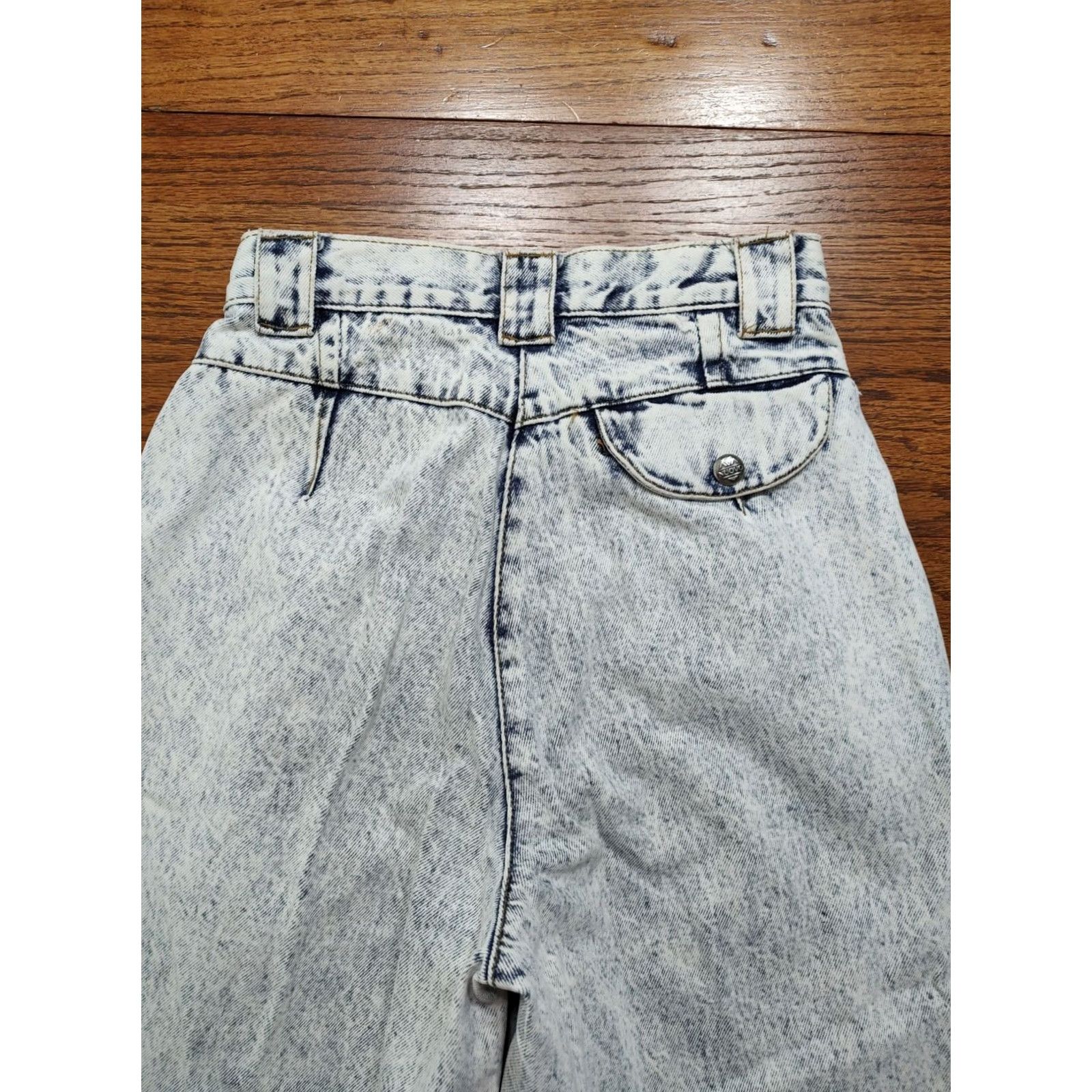 Denime VINTAGE NUOVO Jeans Denim Light Blue 80s Retro 90s Womens 1 24 in Tapered Pleated 27 in Inseam Slim Fit 100% Cotton Snap Button Closure Size 42" / US 20 - 4 Thumbnail