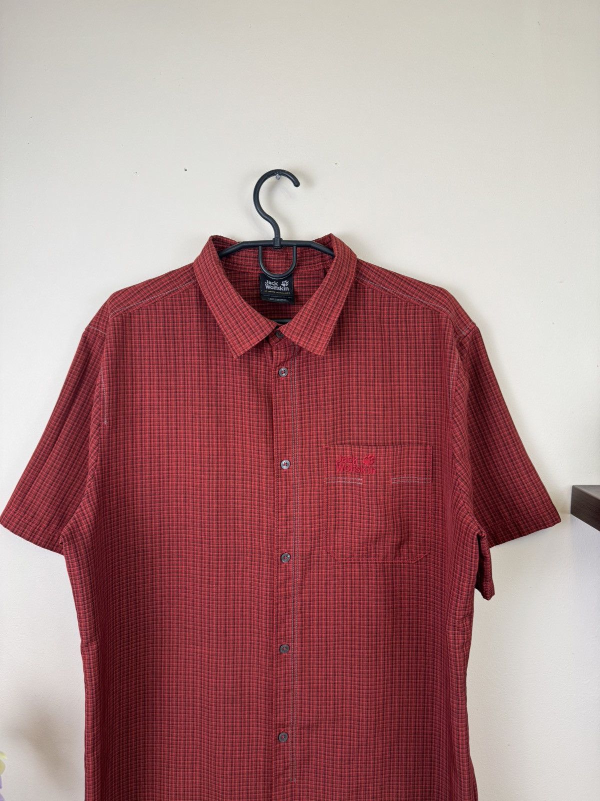 Jack Wolfskin Jack Wolfskin T shirt Shirt Button Up L Checked Casual Red 🏕️ Size US L / EU 52-54 / 3 - 7 Thumbnail