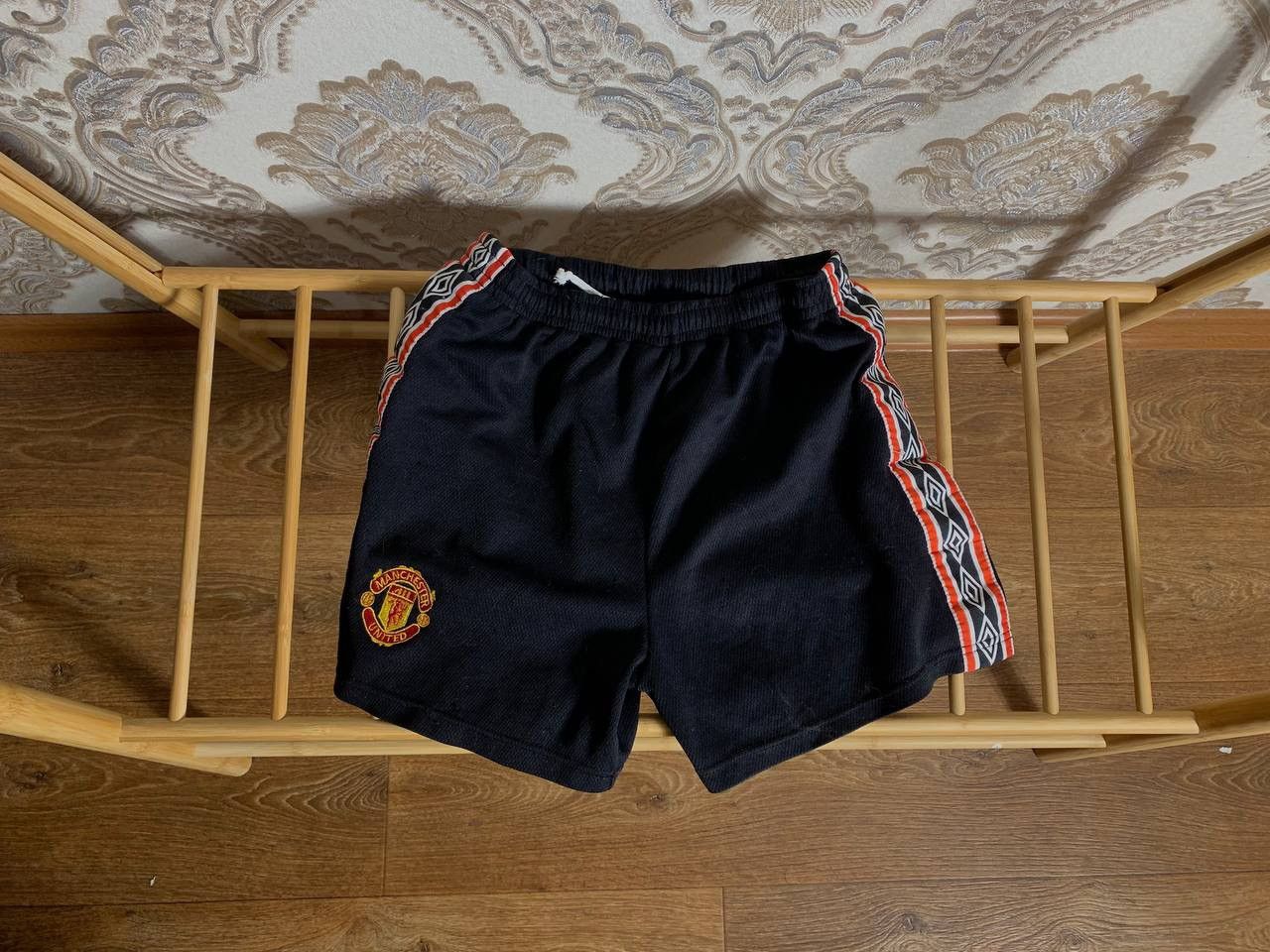 Umbro × Vintage VINTAGE UMBRO MANCHESTER UNITER SOCCER JERSEY SHORTS Y2K 90s Size US 32 / EU 48 - 8 Thumbnail
