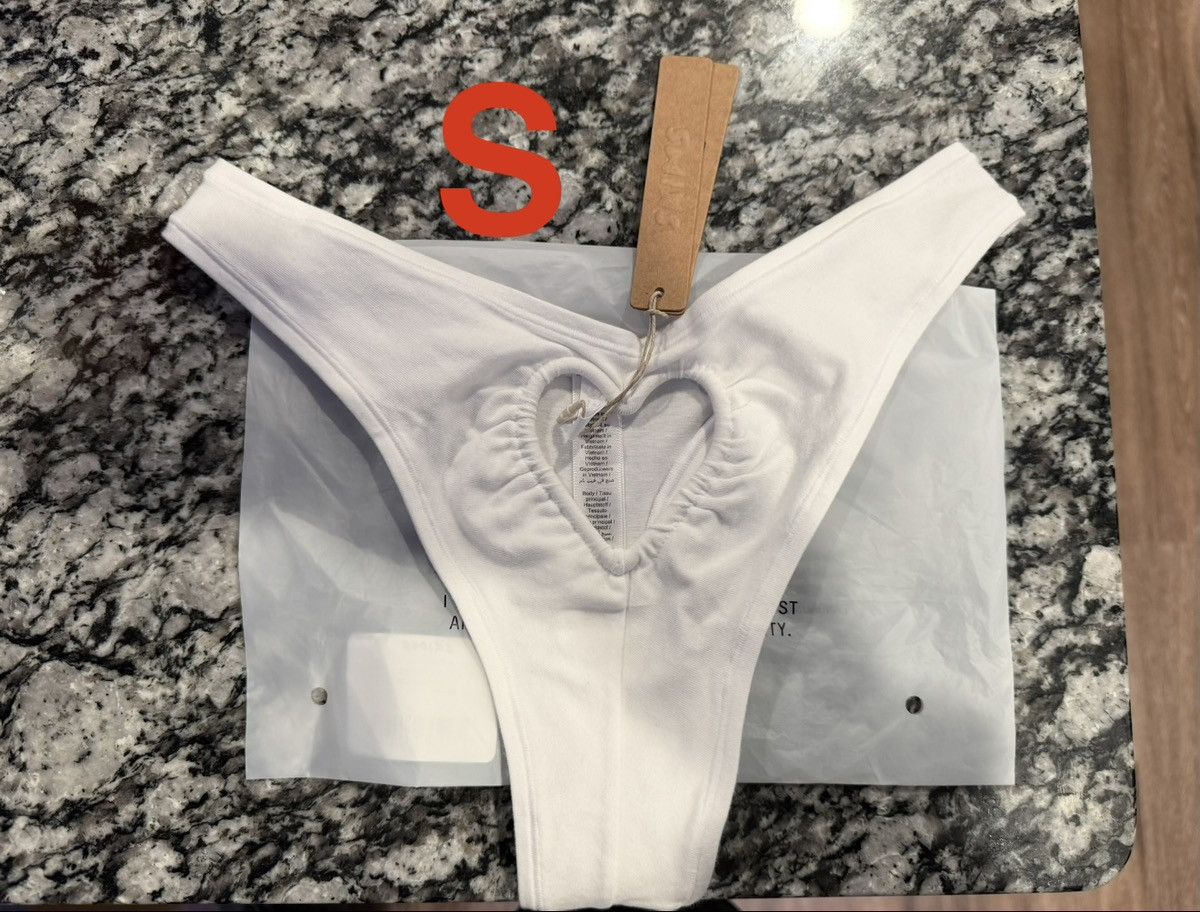 Kim Kardashian × SKIMS Skims Heart Dipped Thong Snow White Small Size ONE SIZE - 1 Thumbnail