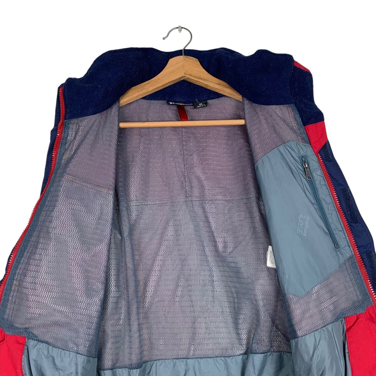 Patagonia PATAGONIA Red Hooded Light Jacket #1266-C57 Size US XS / EU 42 / 0 - 10 Thumbnail