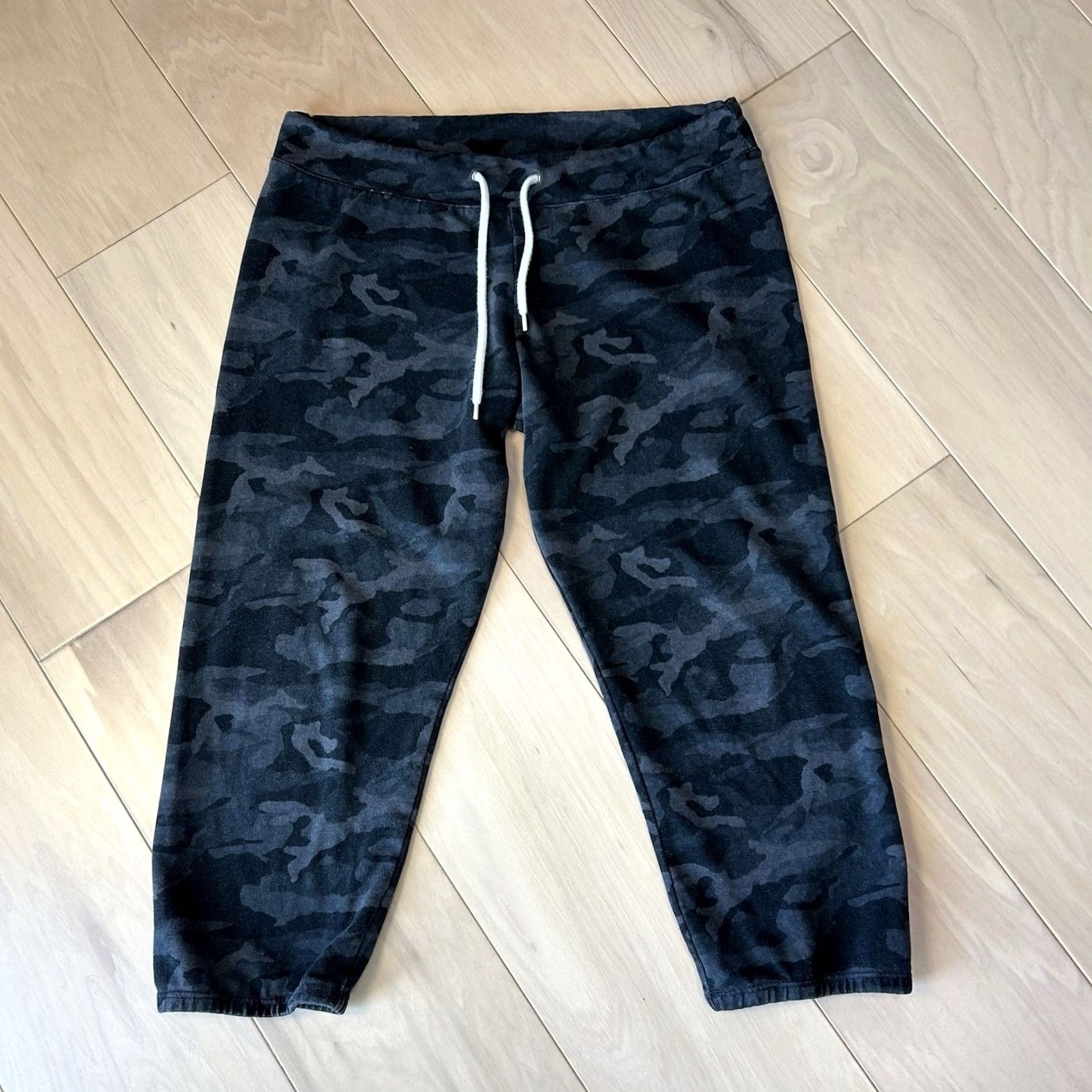 MONROW Monrow Cropped Sweatpants In Black Camo Women’s Large Pant Regular Adult Female Black Camouflage Jogger Baseball Army 90s? Size 36" / US 14 / IT 50 - 2 Thumbnail