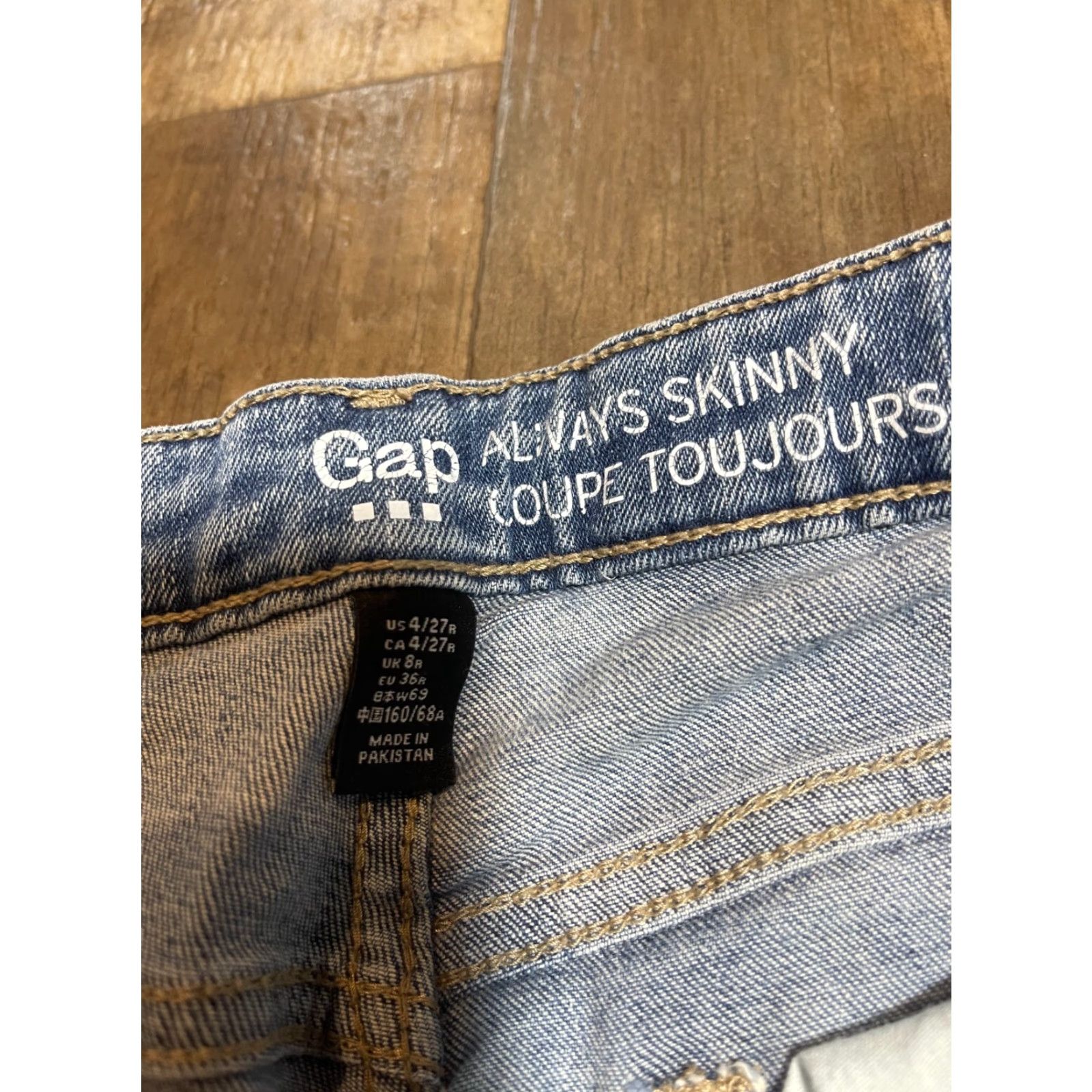 Gap Gap Jeans Womens Size 4 27 Blue Denim Cut off bottom Skinny Regular 5-Pocket Zipper Button Logo Stretch Cotton Blend Spandex Blue Womens Jeans Size 27" / US 4 / IT 40 - 5 Thumbnail