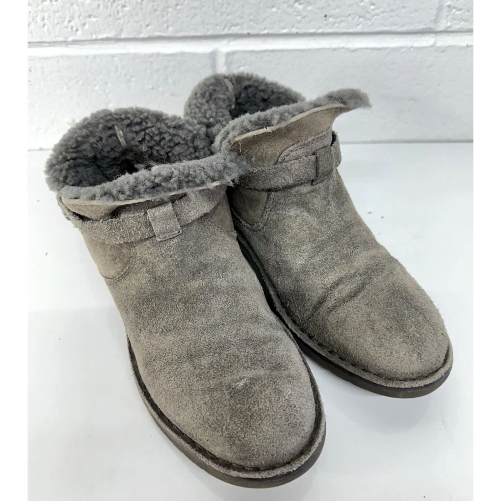 Ugg UGG Women Boots Elisa Suede Bootie Gray 8 US Size Size US 8 / IT 38 - 4 Thumbnail