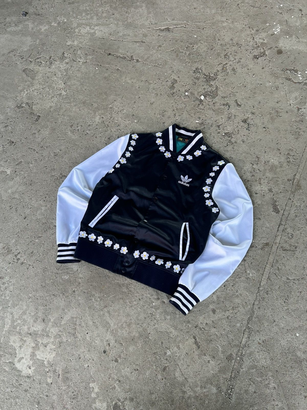 Human Made Adidas x Pharrell Williams Flowers 528Hz Buttom Track Jacket Size US M / EU 48-50 / 2 - 3 Thumbnail