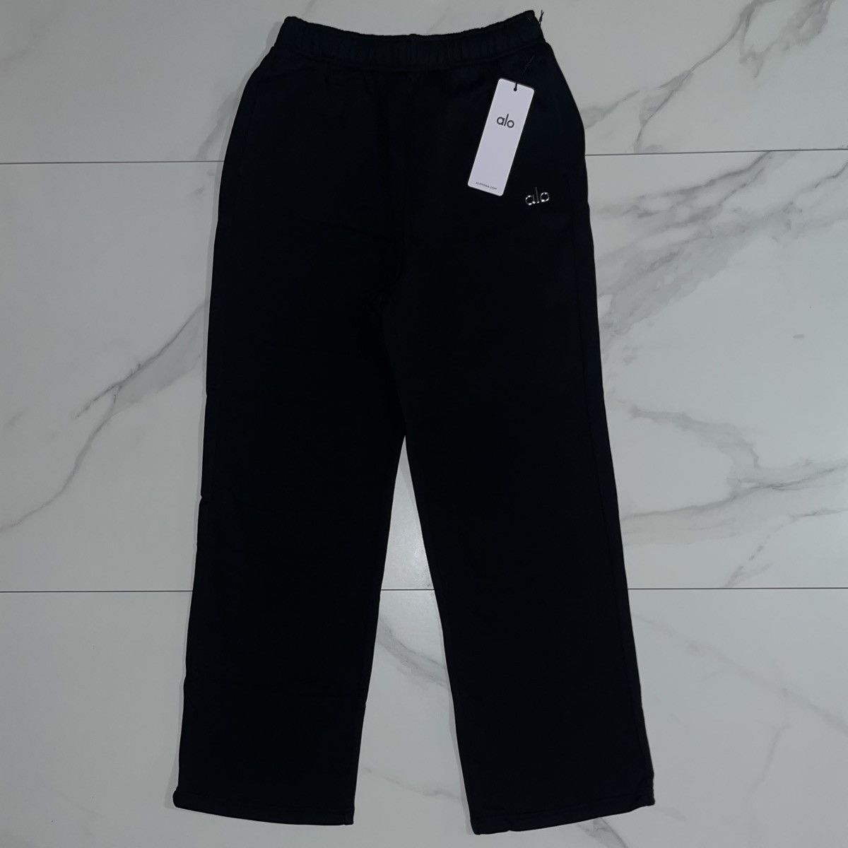 Alo Alo Yoga Accolade Straight Leg Sweatpants Black Logo Medium Size 28" / US 6 / IT 42 - 1 Thumbnail