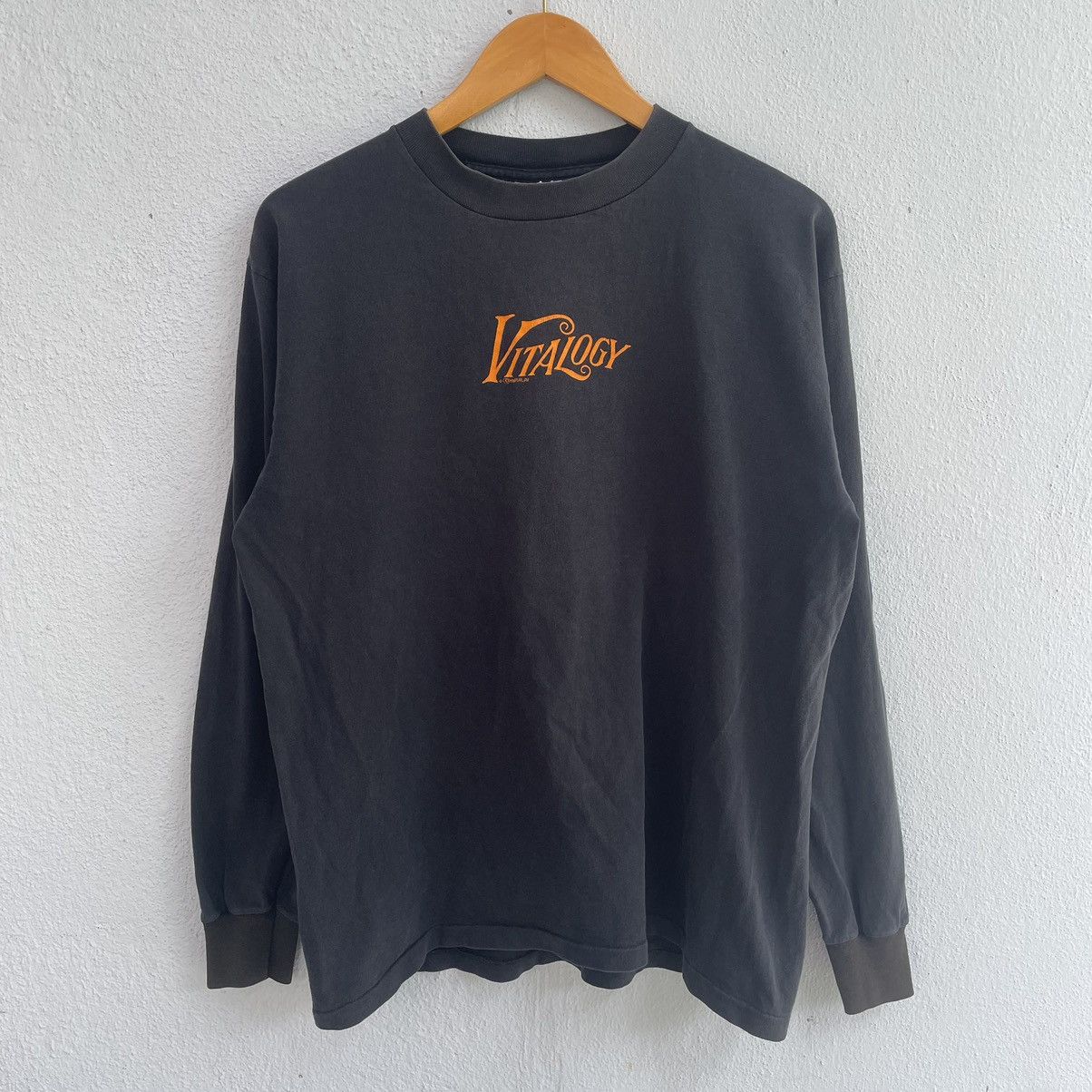 Band Tees × Vintage Vintage 90s Pearl jam Vitalogy album longsleeve shirt Size US L / EU 52-54 / 3 - 1 Thumbnail