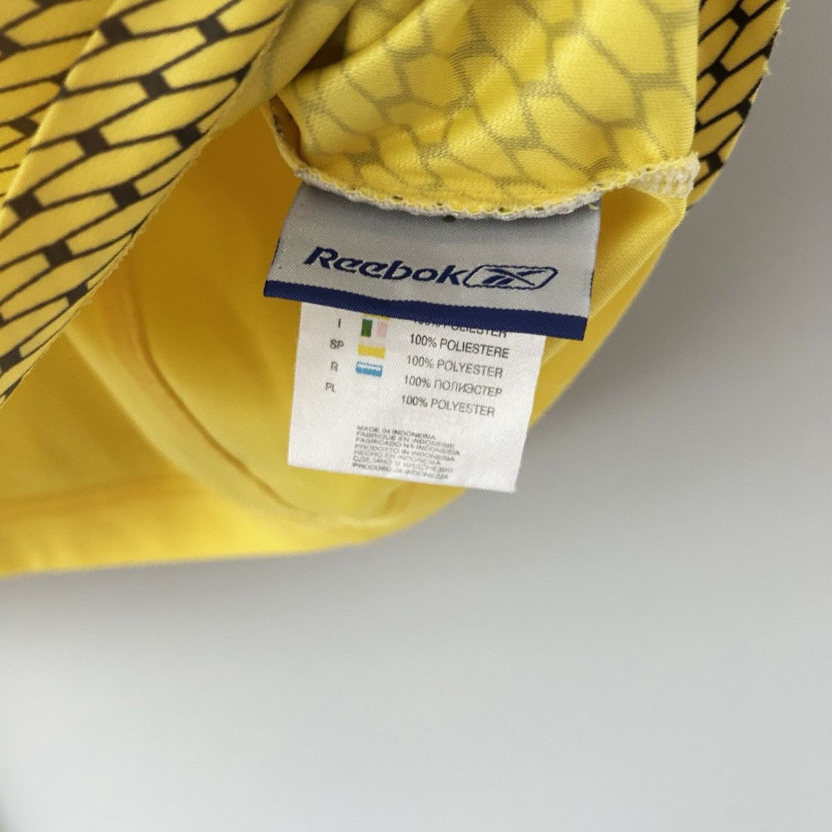 Reebok Liverpool jersey 2004 2005 reebok vintage Size US L / EU 52-54 / 3 - 9 Thumbnail