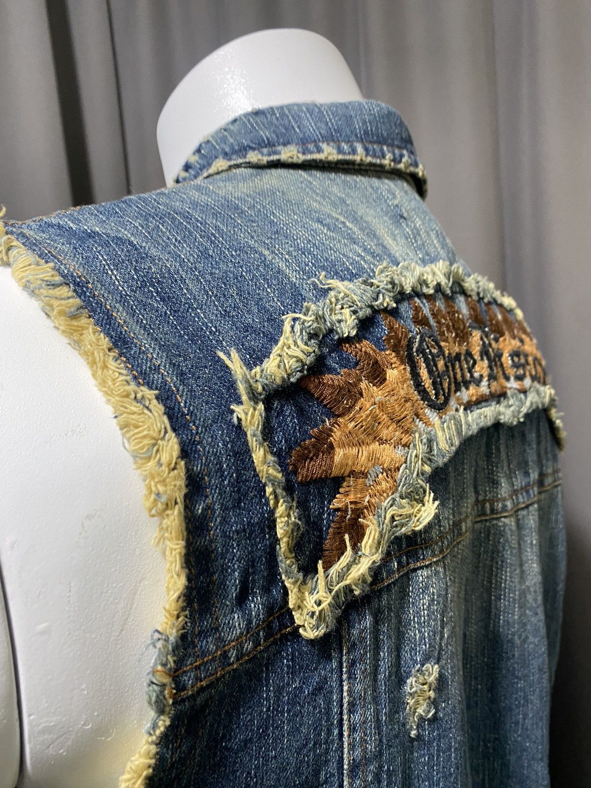 In The Attic × Japanese Brand Punk Indigo Denim Distressed Embroidered Vest Size US M / EU 48-50 / 2 - 18 Thumbnail