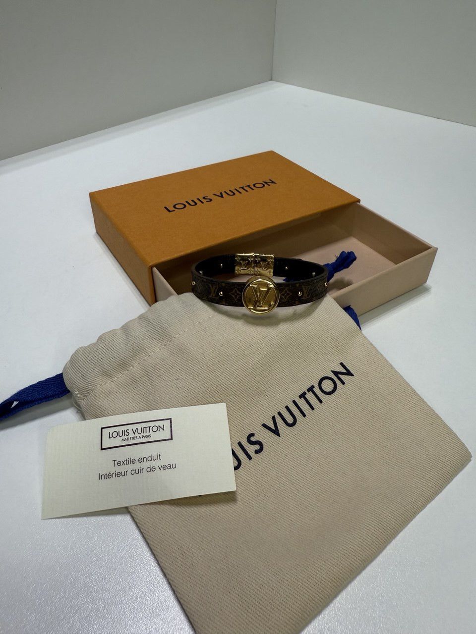 Louis Vuitton Louis Vuitton Reversible LV Circle Bracelet Monogram Noir Size ONE SIZE - 2 Thumbnail
