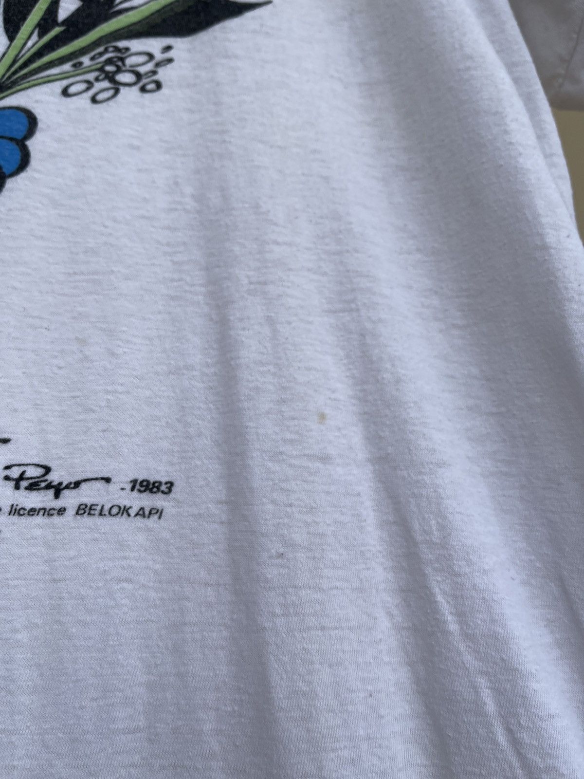 Vintage The Smurfs Enamoured Print by Peyo T-Shirt Belokapi 1983 80s Size US L / EU 52-54 / 3 - 19 Thumbnail