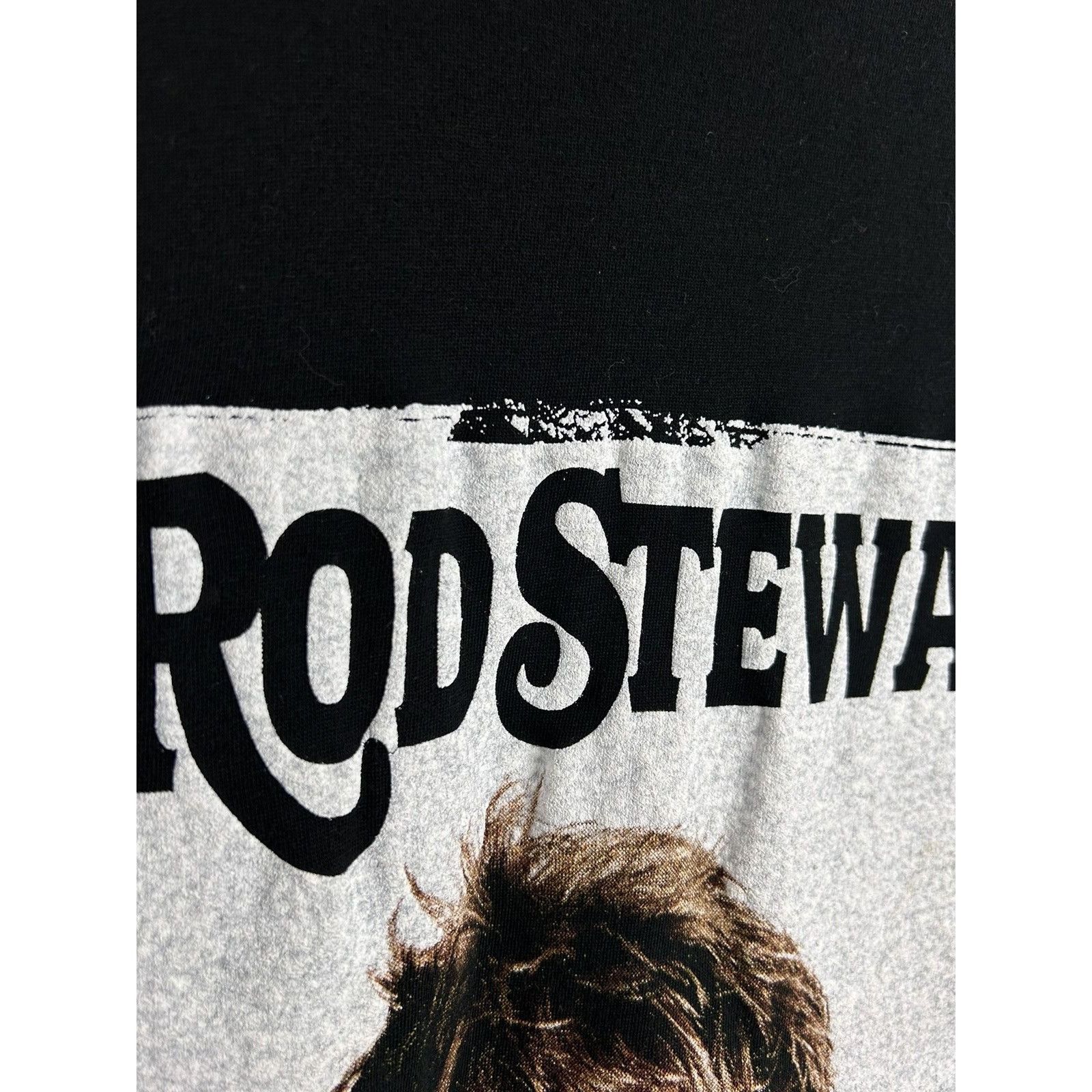 Band Tees 00s Vintage Rod Stewart 2007 Arena Tour Embossed T-Shirt Size US XL / EU 56 / 4 - 2 Thumbnail