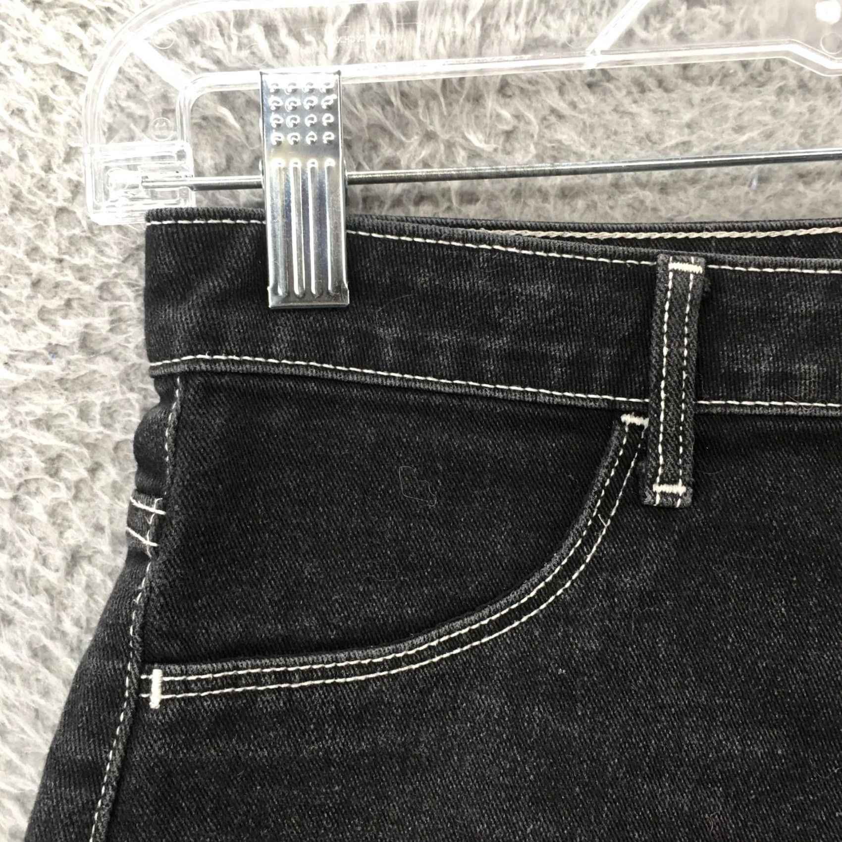 H&M H&M High Waist Mom Shorts Womens 4 Black Hi-Rise Zip Fly Button Casual Denim 27x2.5 Adult Womens Baggy? (No) Size 27" / US 4 / IT 40 - 2 Thumbnail