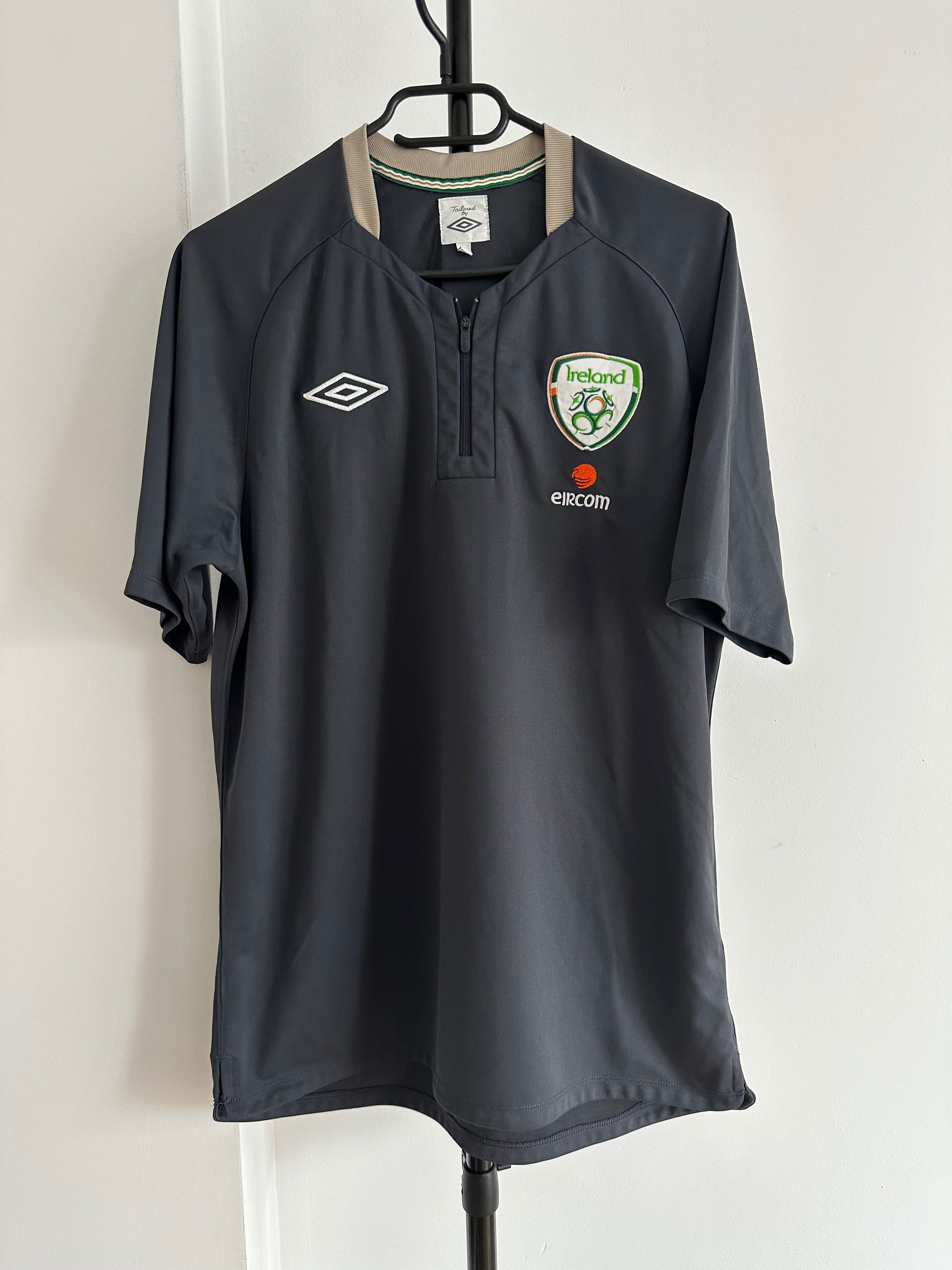 Umbro 2010 UMBRO zip Ireland Training Soccer jersey National Team Size US L / EU 52-54 / 3 - 1 Thumbnail