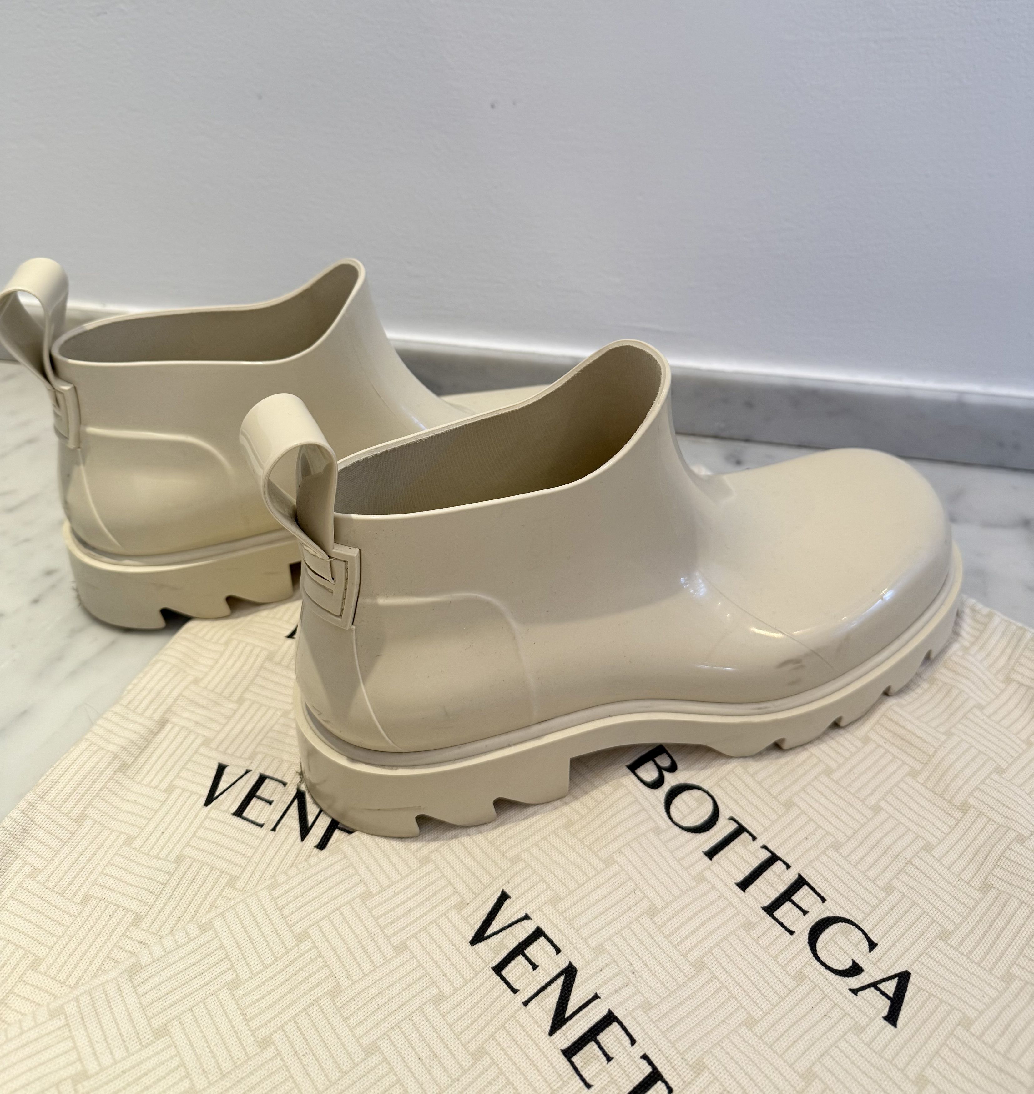 Bottega Veneta Stride Shiny Rubber Mid Top Boots, size 43 Size US 10 / EU 43 - 4 Thumbnail