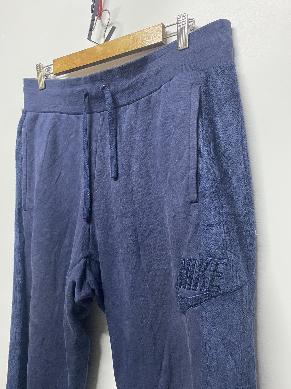 Nike Nike Jogger Pants Sportswear Embossed Logo Training Size US 30 / EU 46 - 5 Thumbnail
