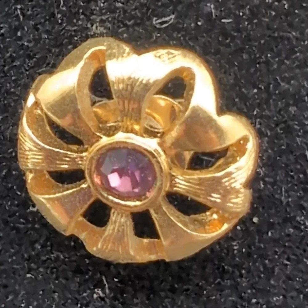 Vintage Vintage Estate Earrings Gold Tone Flower with pink stone Size ONE SIZE - 2 Thumbnail
