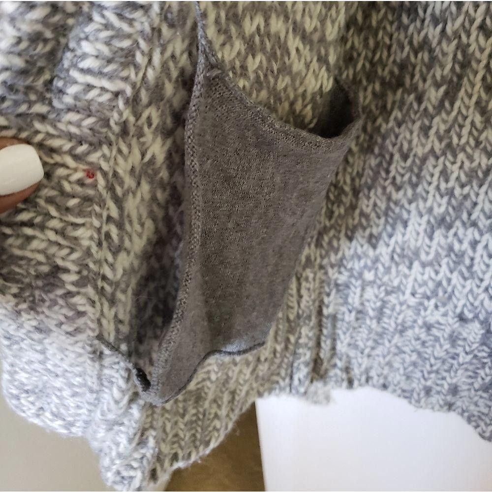 Designer CT1031a American Eagle Outfitters Gray Cardigan S/P Size S / US 4 / IT 40 - 3 Thumbnail