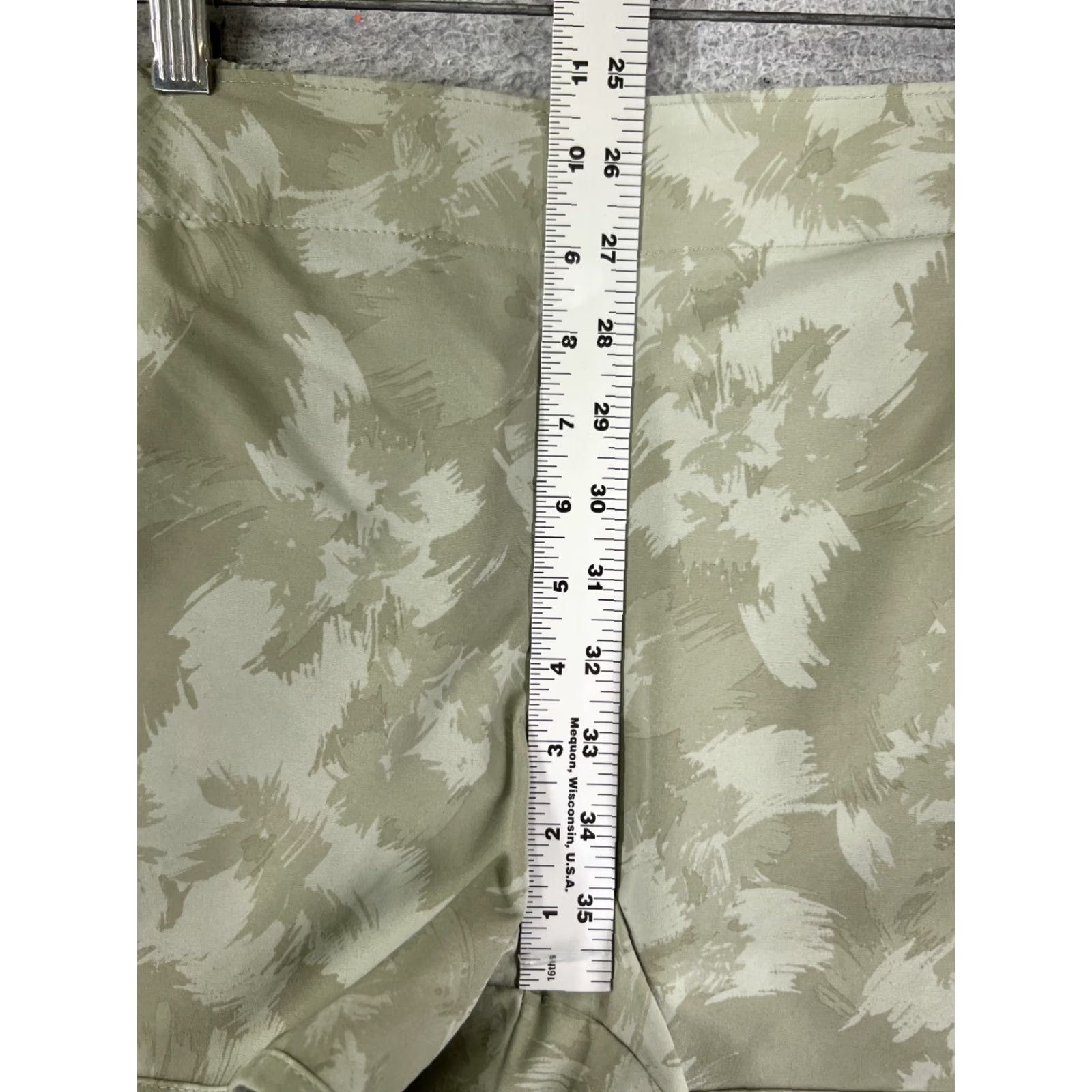 Vintage Columbia Shorts Womens Cargo 5-Pocket Elastic Waist Camouflage Green Polyester Blend Mulitple Inseam 4in Regular Large 36" Waist 36x4 Size 36" / US 14 / IT 50 - 7 Thumbnail