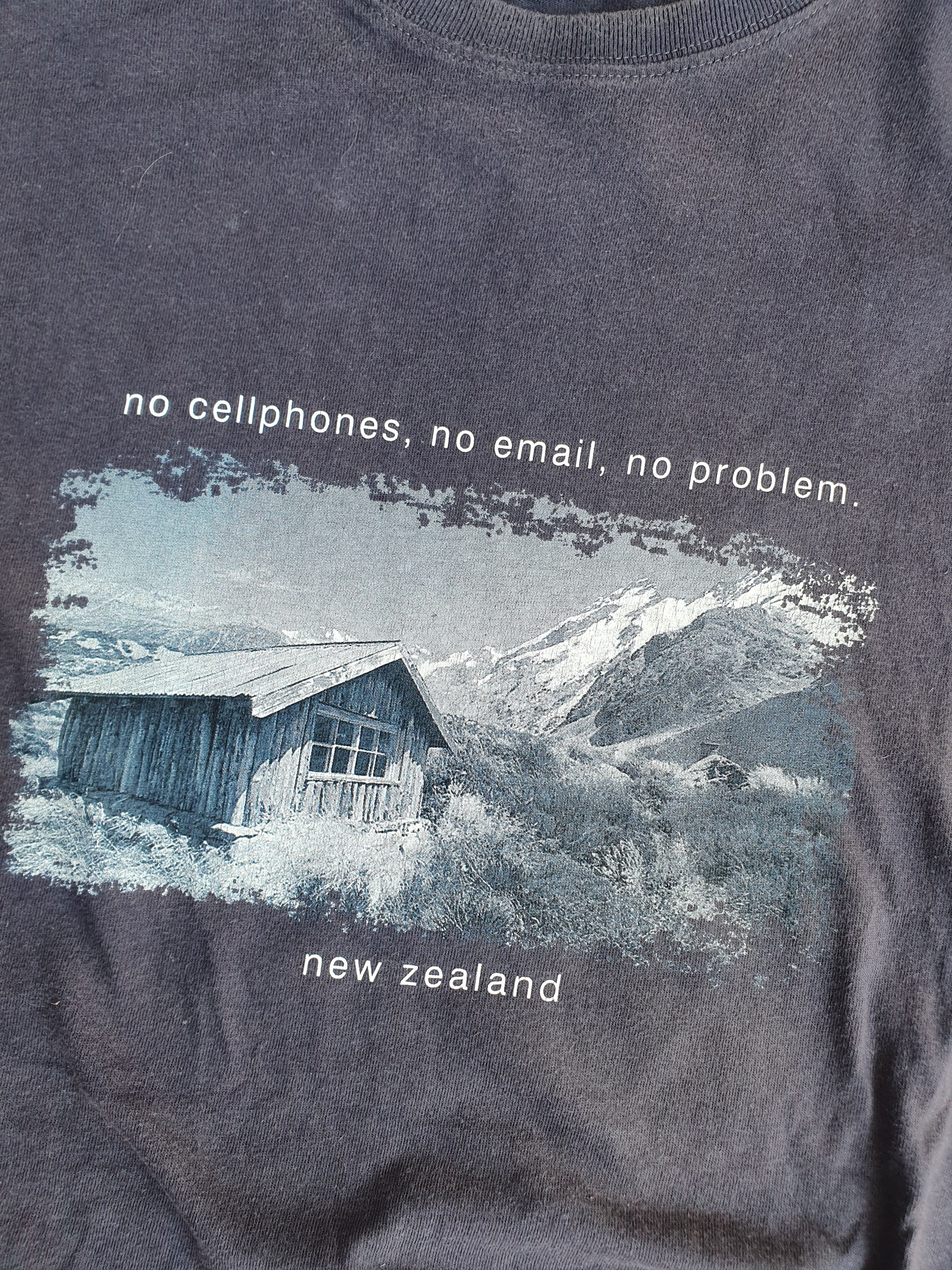 Vintage No Cellphones,No Emails,No Problem Made in NZ Vtg tee XL Size US XL / EU 56 / 4 - 9 Thumbnail