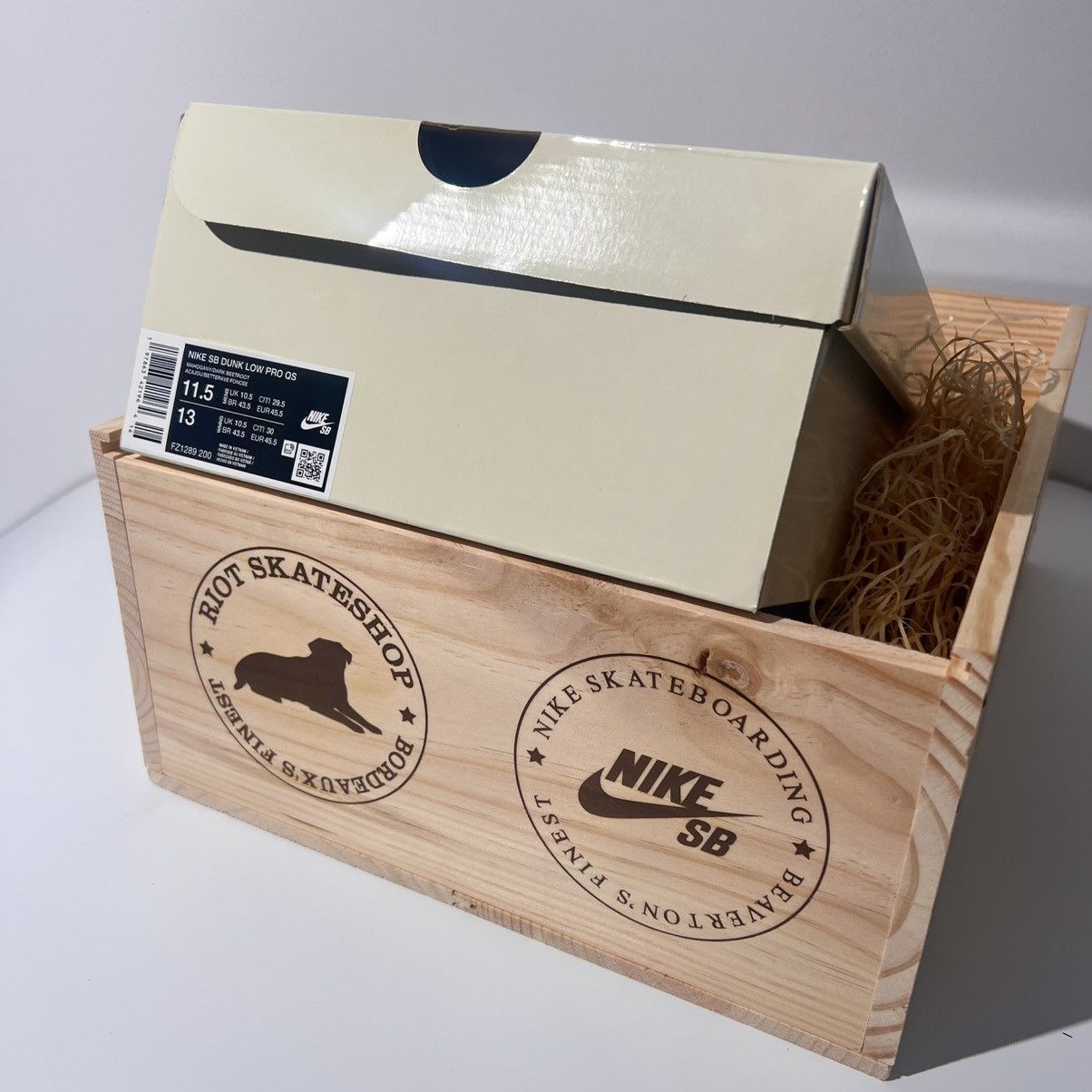 Nike NIKE SB dunk low pro riot skatestore special box F&F Size US 11.5 / EU 44-45 - 9 Thumbnail
