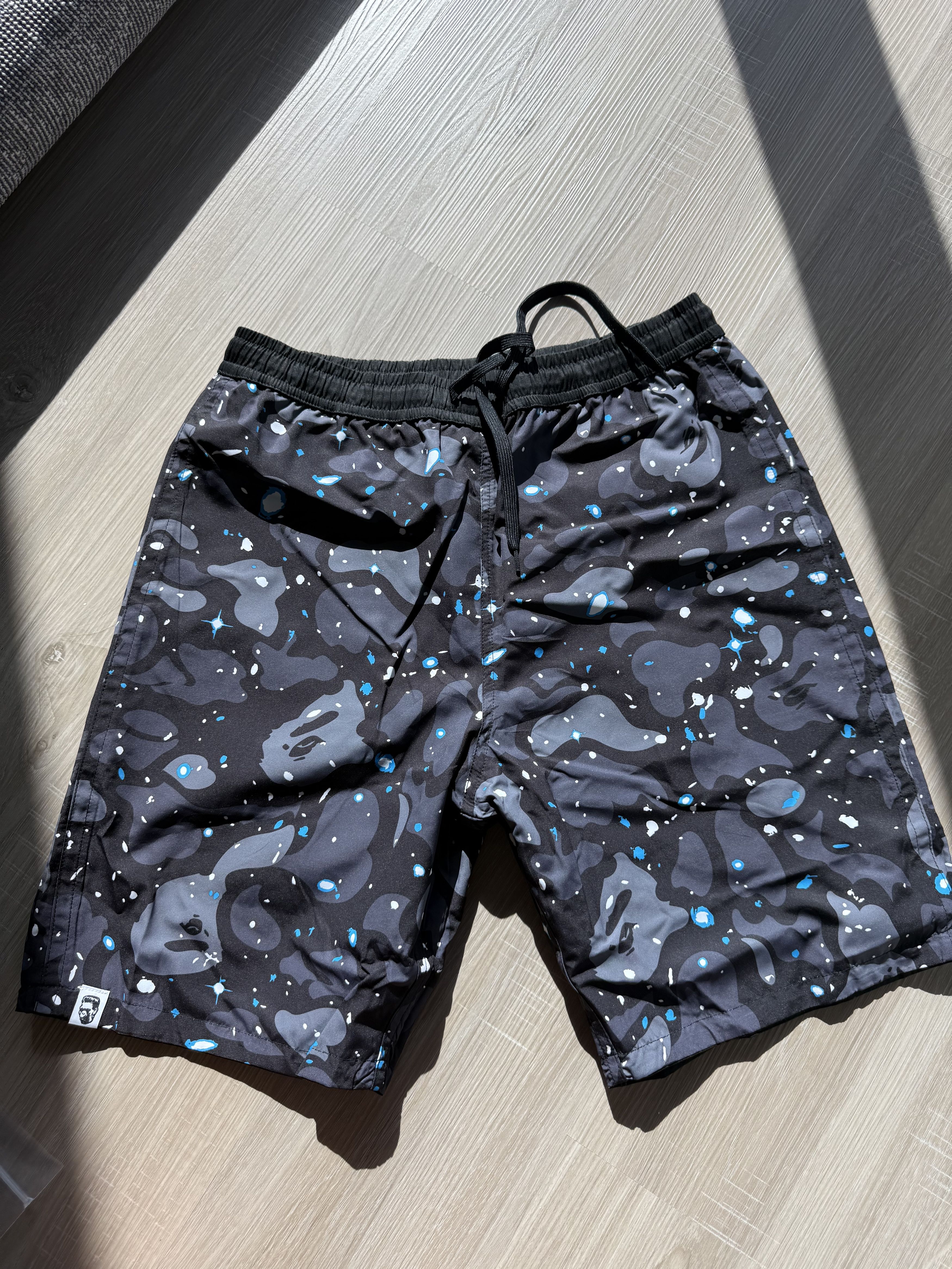 Bape A Bathing Ape Men's Space Camo Shark Reversible Shorts Size US 33 - 2 Thumbnail