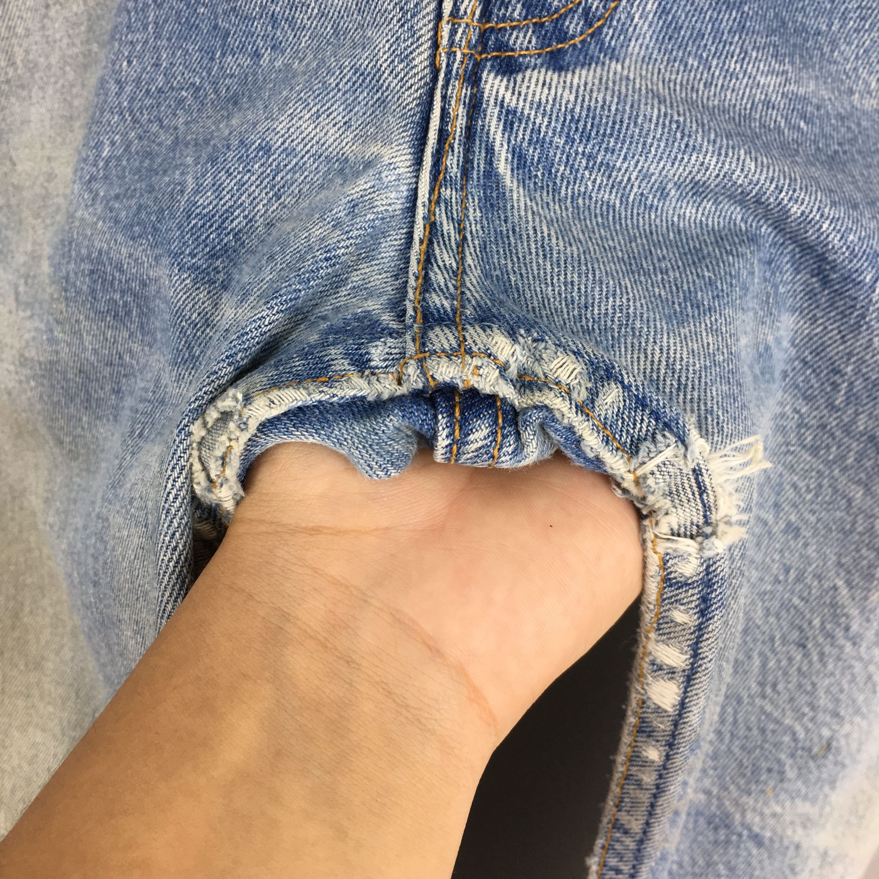 Size 32x27.5 Vintage 90s Levi's 501 Faded Blue Jeans