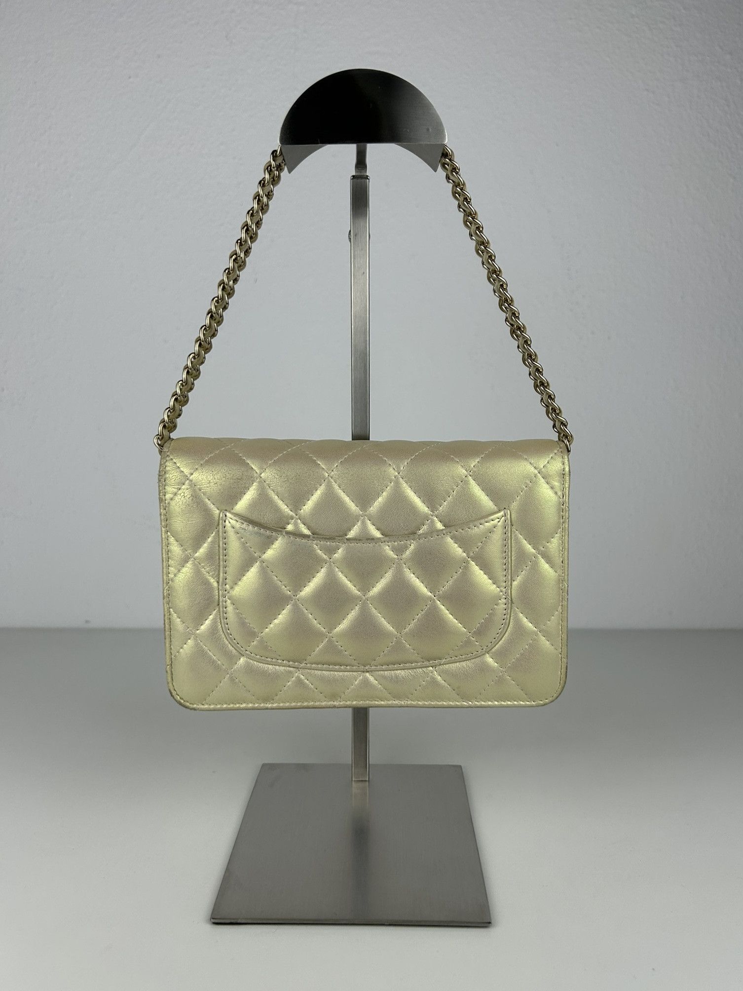 Chanel 2020 Chanel gold metallic matelasse wallet on chain Size ONE SIZE - 3 Thumbnail