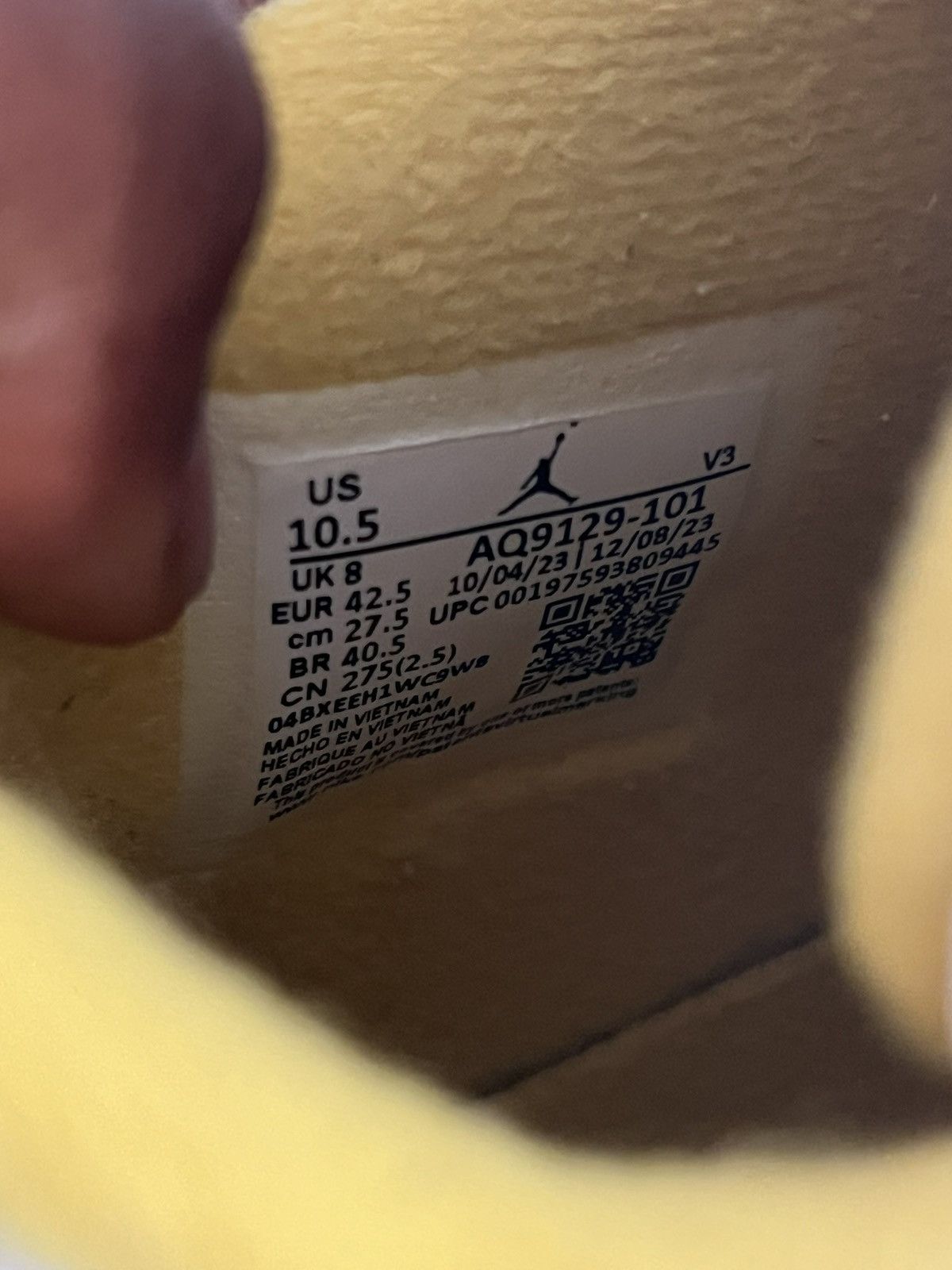 Jordan 4 Vivid Sulfur